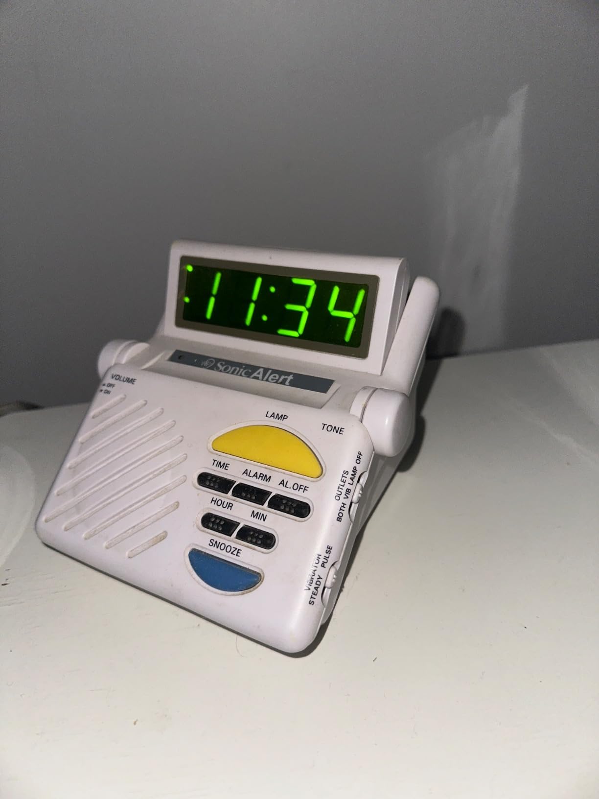 Sonic Alert SB1000SS Sonic Boom Alarm Clock customer photo 1