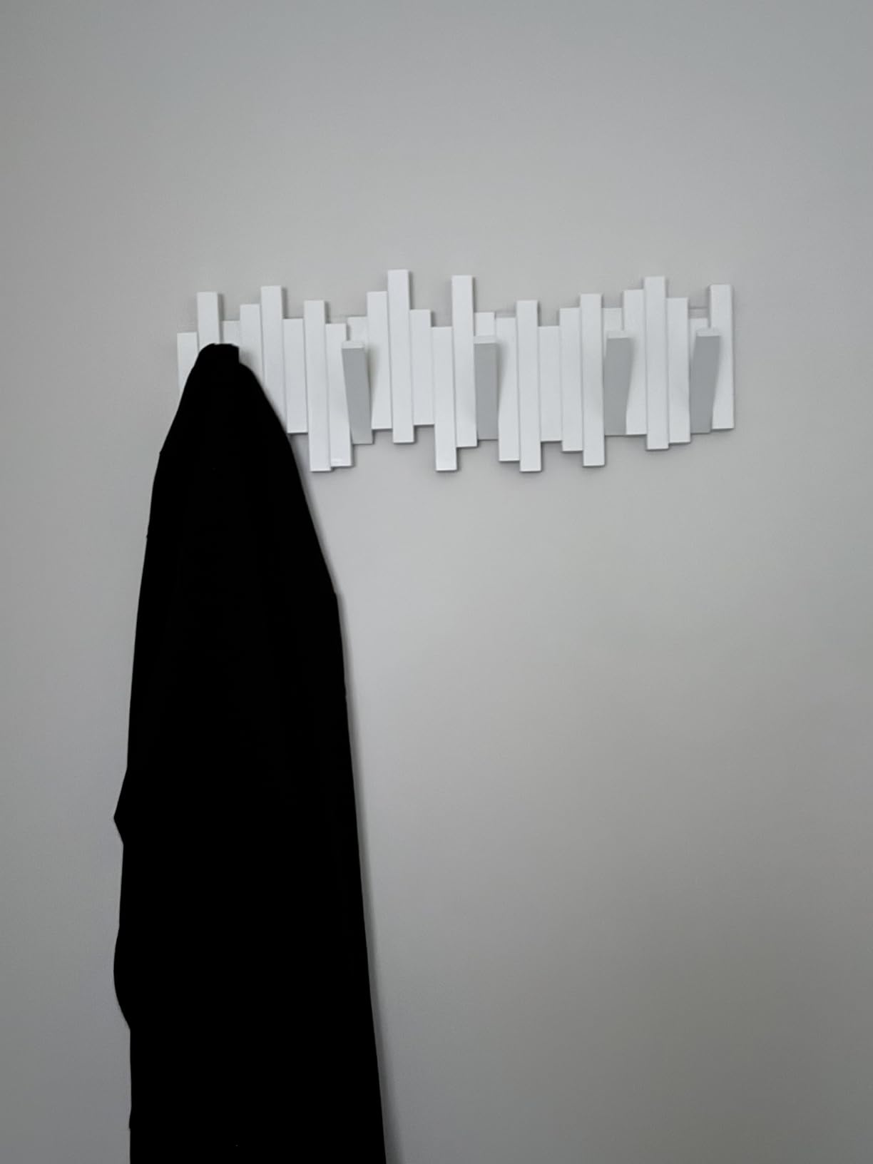 Umbra Sticks Wall Mount Coat Rack, 5 Hook Retractable Pegs, Black customer photo 2