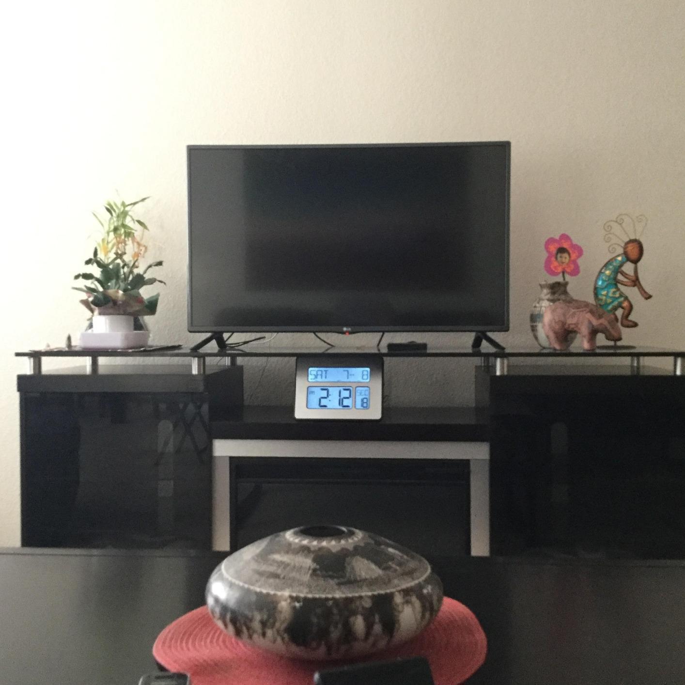 La Crosse Technology 513-1419BLv4-INT Backlight Atomic Full Calendar Clock with Extra Large Digits customer photo 1