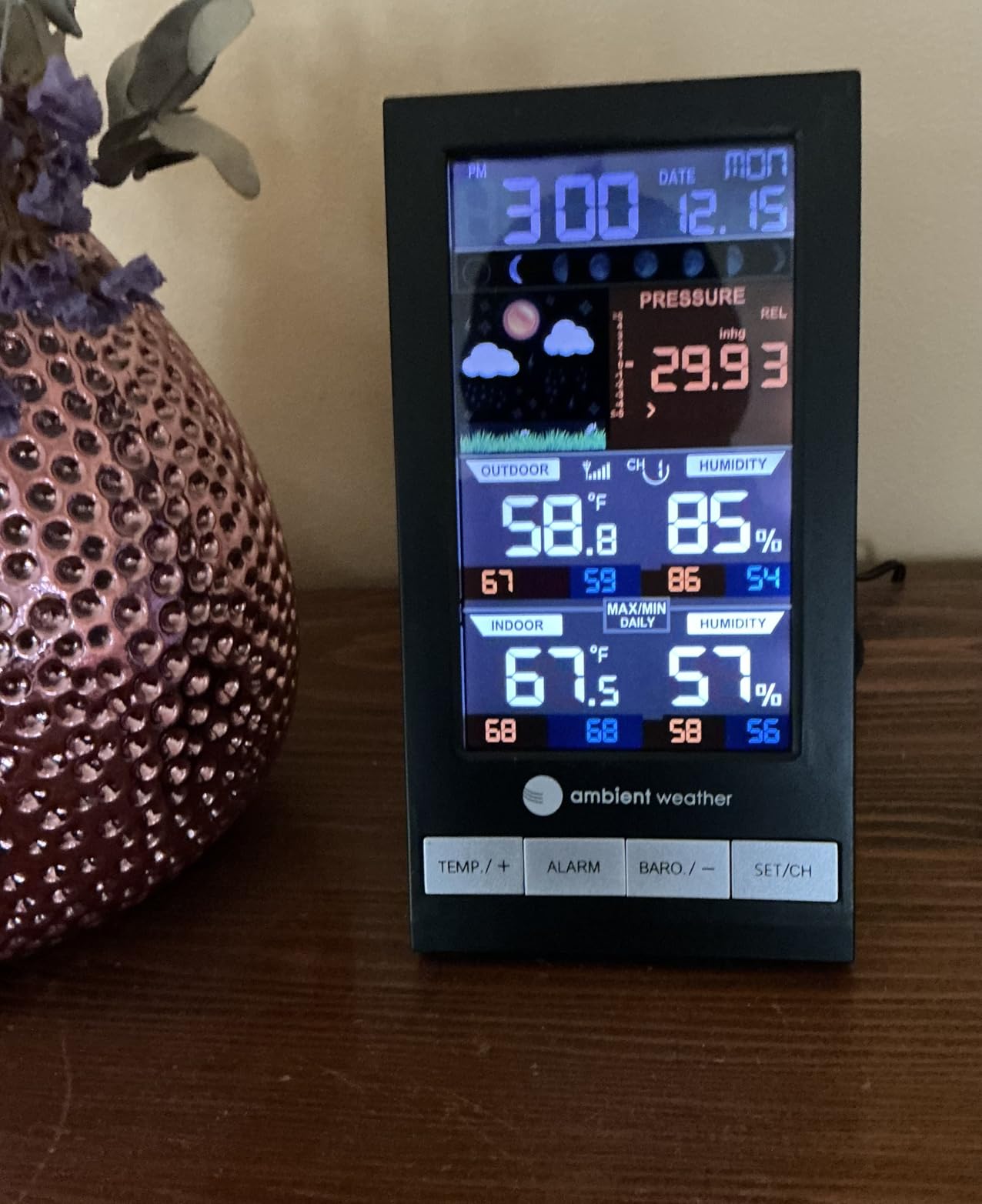 Ambient Weather WS-2801A Advanced Wireless Color Forecast Station | With Temperature, Humidity and Barometer customer photo 2