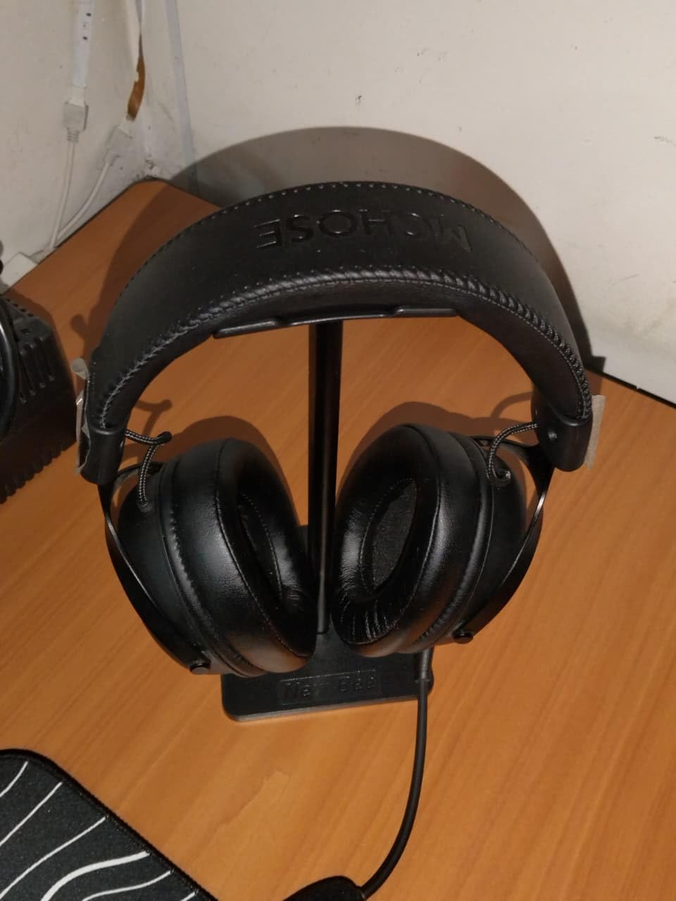 New Bee Headphone Stand Headset Holder Earphone Stand customer photo 2