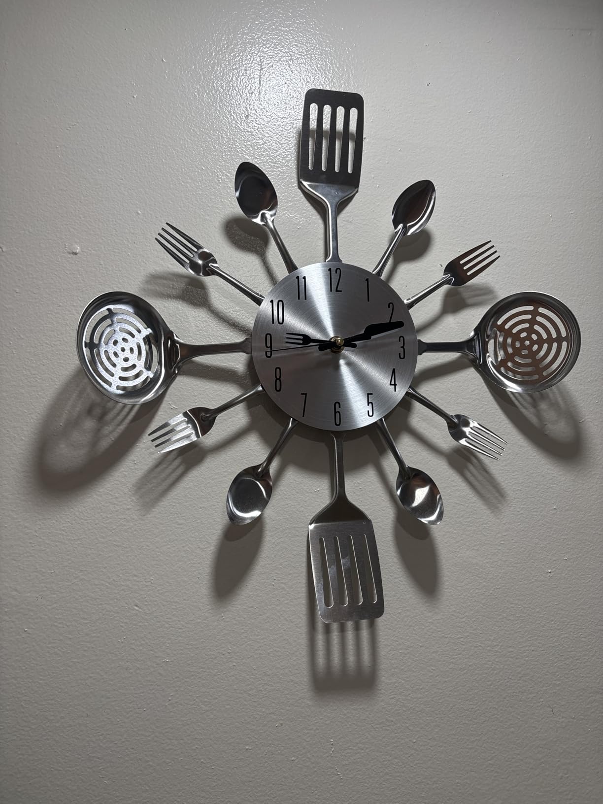 16 Inch Cutlery Kitchen Wall Clock - Silent Non-Ticking, Battery Operated, Fork & Spoon Design for Home, Dining Room Decor, for Mom, Wife, Cooking Lovers customer photo 2