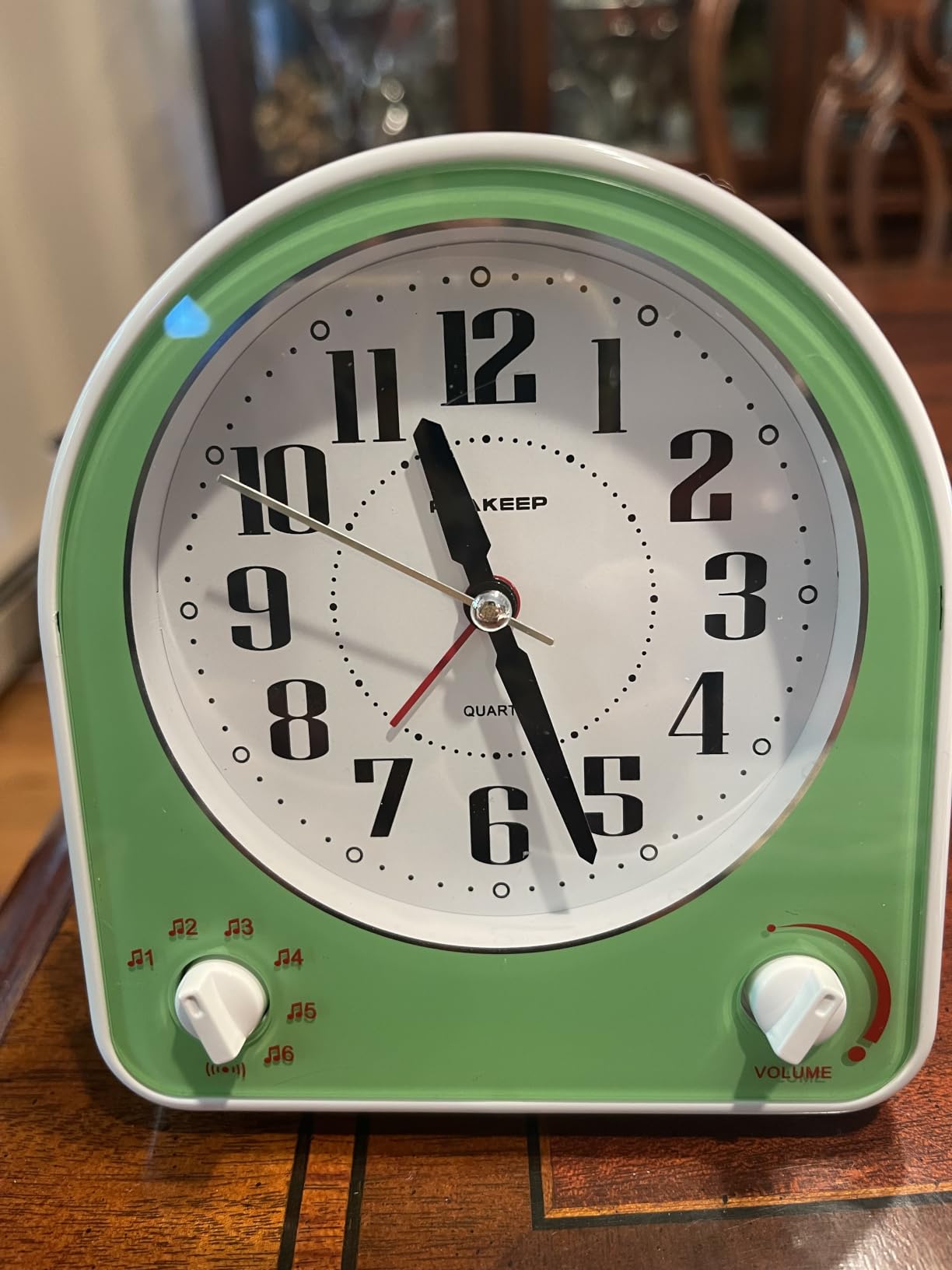 Peakeep Analog Alarm Clock Non-Ticking Silent, 7 Wake-up Sounds | with Volume Control, Nightlight and Snooze, AA Battery Operated (Black) customer photo 2