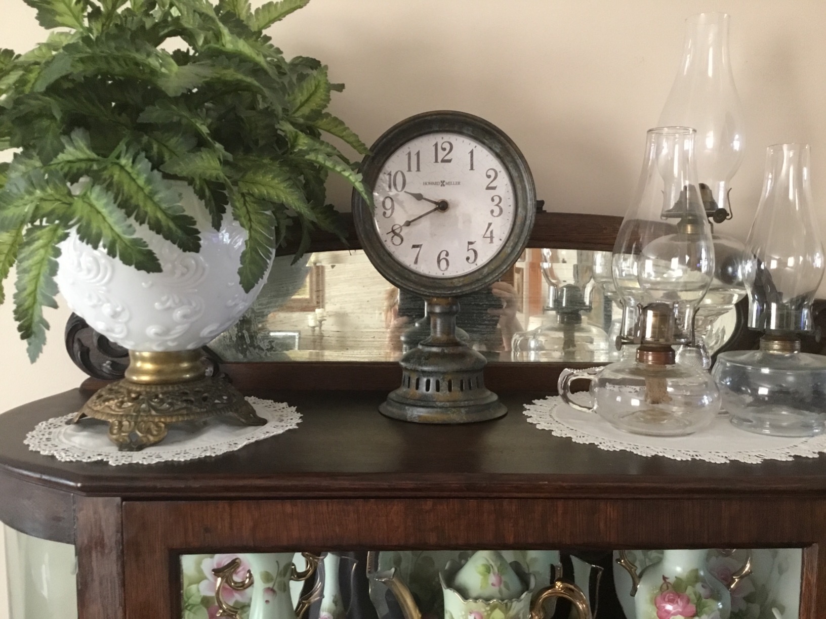 Howard Miller Ardie Mantel Clock - Black Aged Metal Frame, Arabic Numerals, Convex Glass Crystal, Battery-Powered Quartz Movement customer photo 2