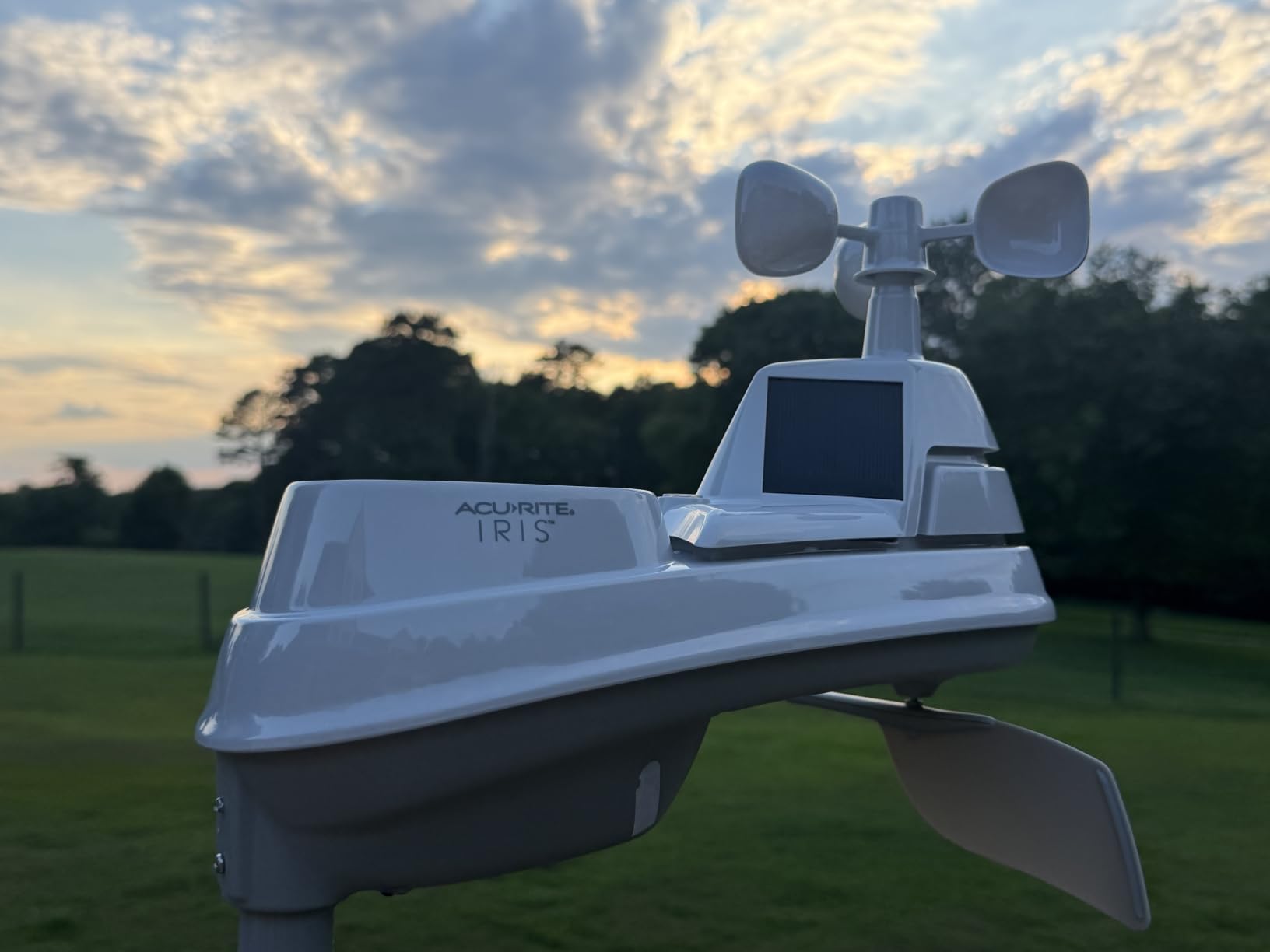 AcuRite Iris WiFi Home Weather Station (5-in-1) with Temperature, Humidity, Wind Speed/Direction, and Rainfall, Connection to Weather Underground (01540M), Black customer photo 1