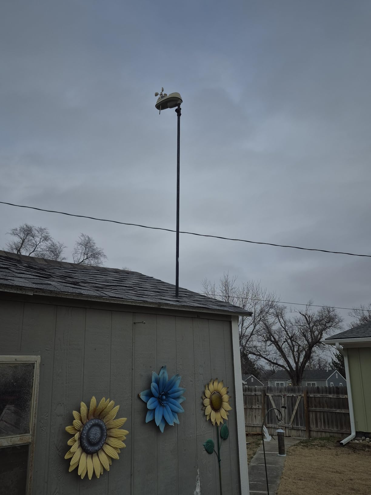 AcuRite Iris WiFi Home Weather Station (5-in-1) with Temperature, Humidity, Wind Speed/Direction, and Rainfall, Connection to Weather Underground (01540M), Black customer photo 2