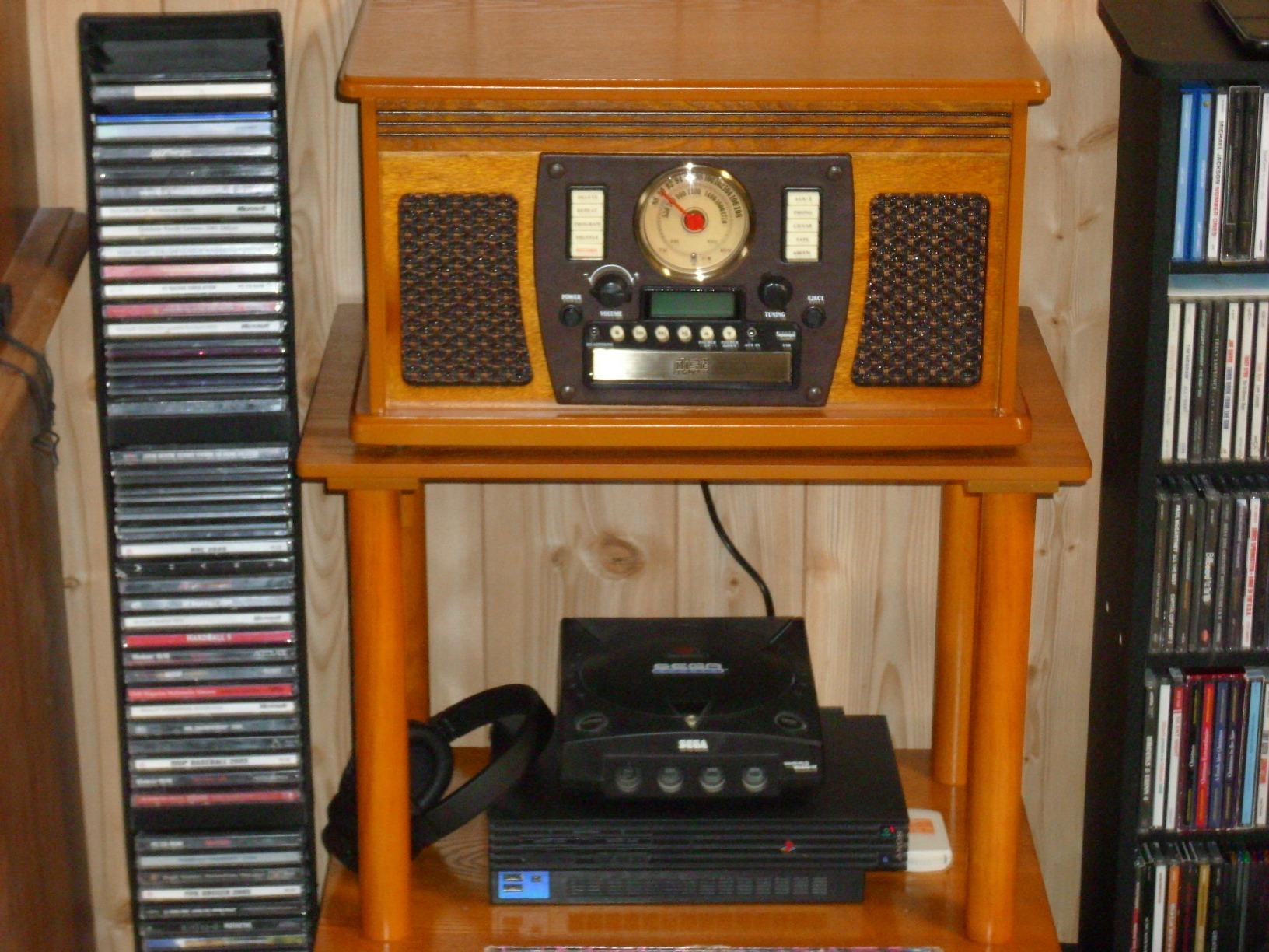 Victrola Wooden Record Crate – Tabletop Vinyl Album Holder, No-Tool Assembly, Holds Over 50 Records, Real Wood Construction, Elegant Design (Natural Wood) customer photo 1