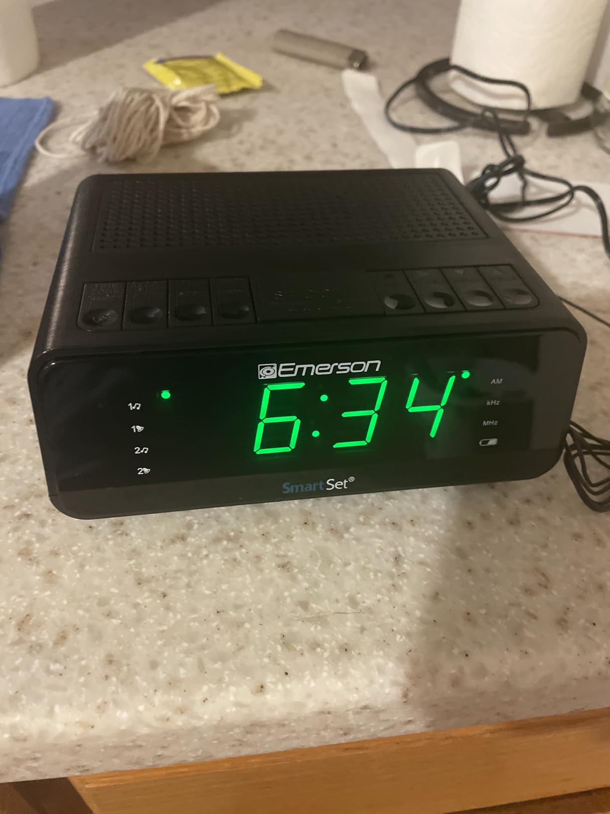 Emerson CKS1900 SmartSet Dual Alarm Clock Radio with AM/FM Digital Tuning, Auto Time Setting, 20 Presets, Jade Green LED Display, Snooze, Sleep Timer & Battery Backup customer photo 1