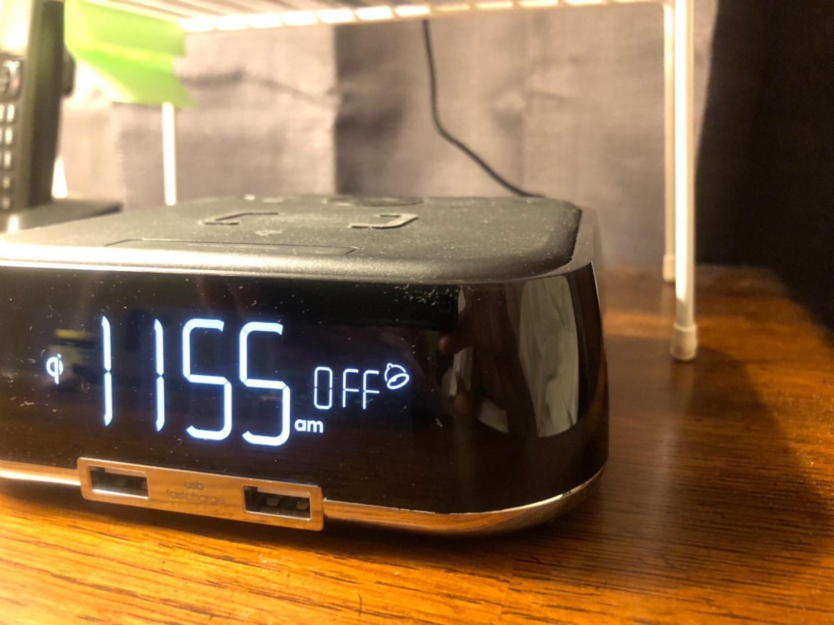CubieTrio | Magnetic Wireless Charging Alarm Clock with Outlets and USB-C Ports customer photo 1