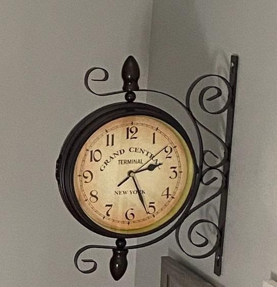 Dyna-Living Double-Sided Wall Clock 8