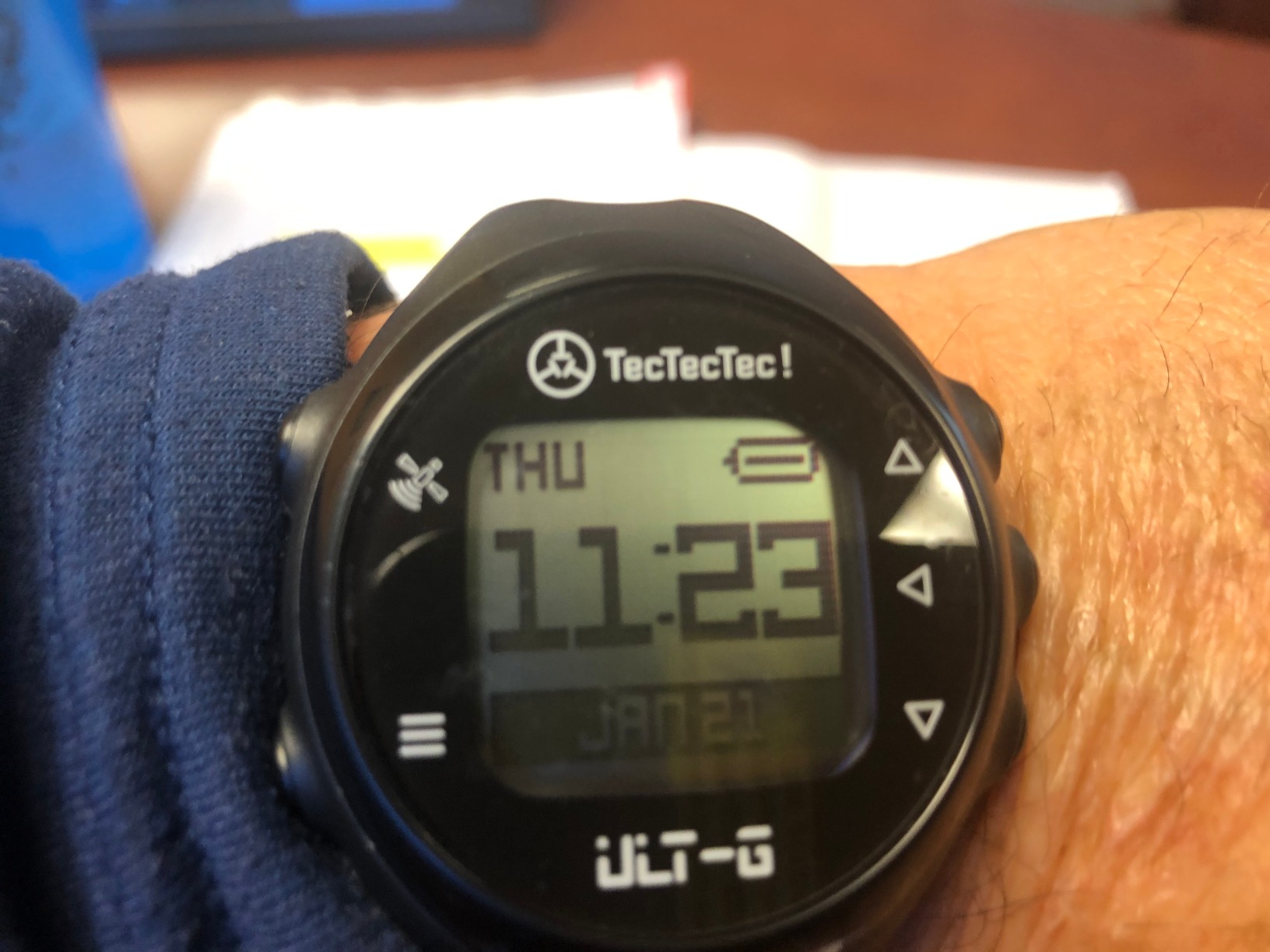 TecTecTec ULT-G Golf GPS Watch - Simple & Easy Distance Watch, No App Required, 38,000+ Courses Preloaded customer photo 2