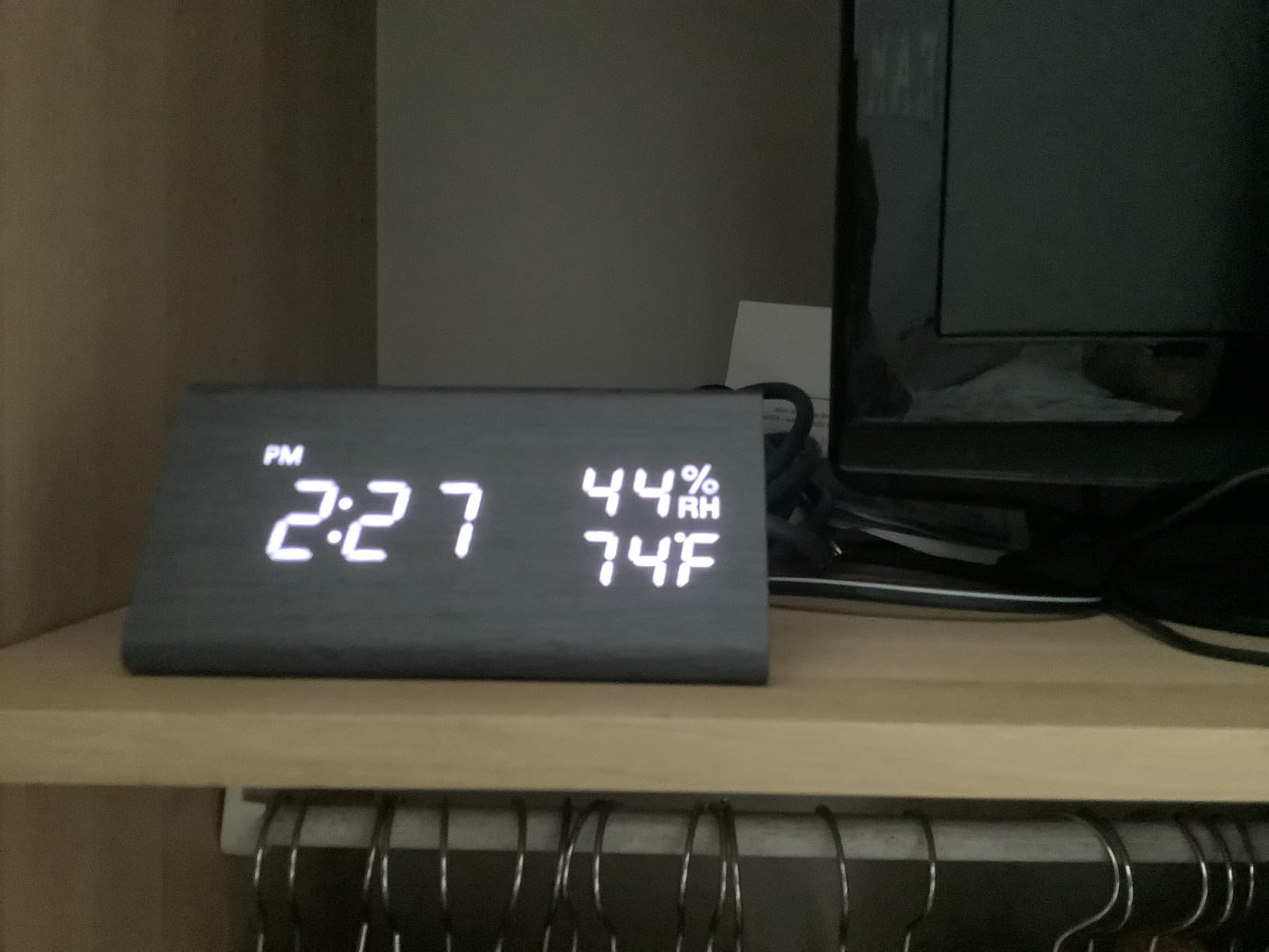 JALL Wooden Digital Alarm Clock for Bedrooms and Office, 3 Alarms with Big Digits, Humidity and Temperature Display, 6-Level Dimmer, Snooze, Loud Desk Clock for Heavy Sleepers, Plug in (Black) customer photo 1