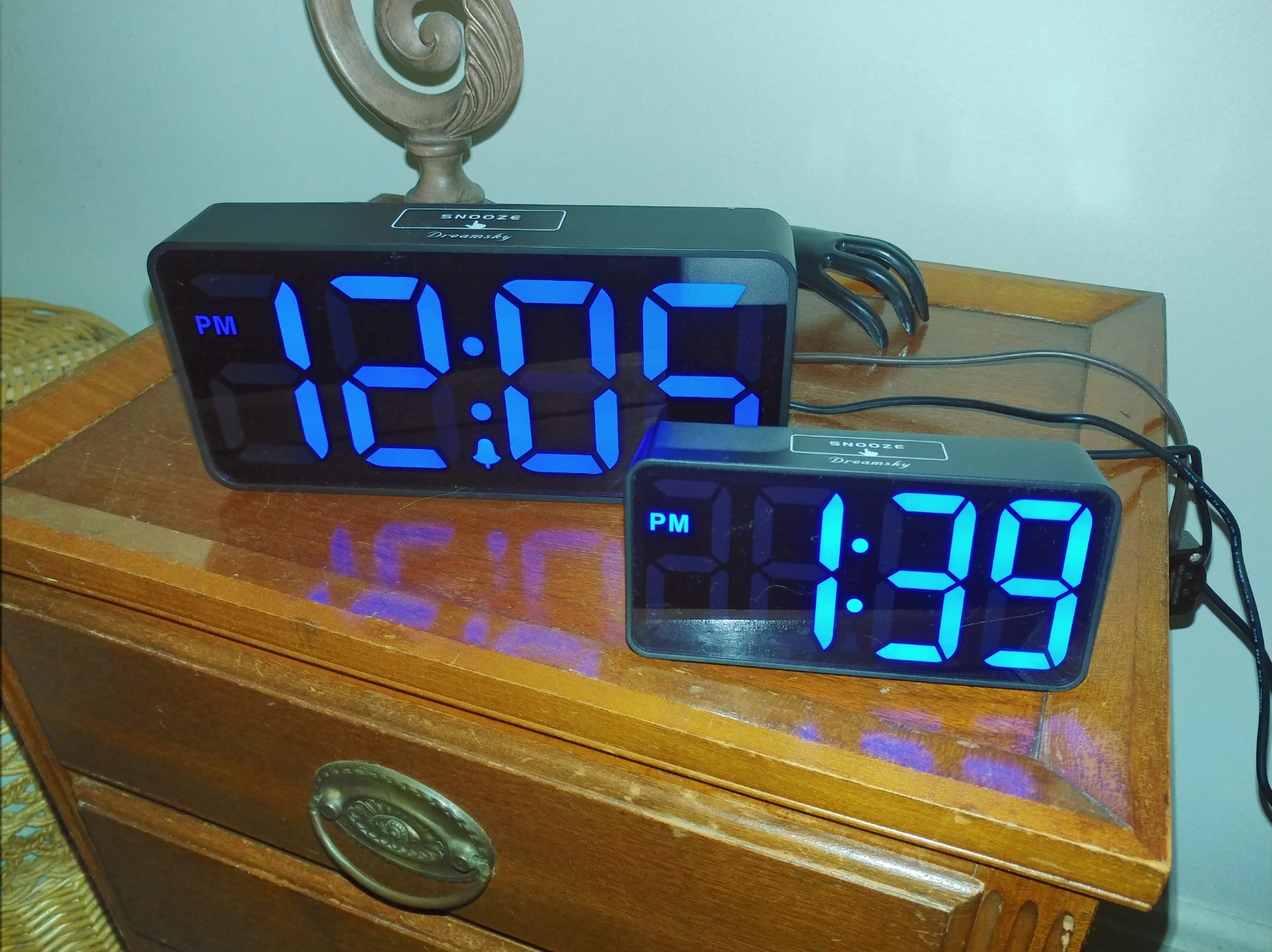 DreamSky Large Digital Alarm Clock Big Numbers for Seniors & Visually Impaired, 9 Inches Electric Clocks for Bedroom, Jumbo Display Fully Dimmable Brightness, USB Ports, Adjustable Alarm Volume customer photo 1