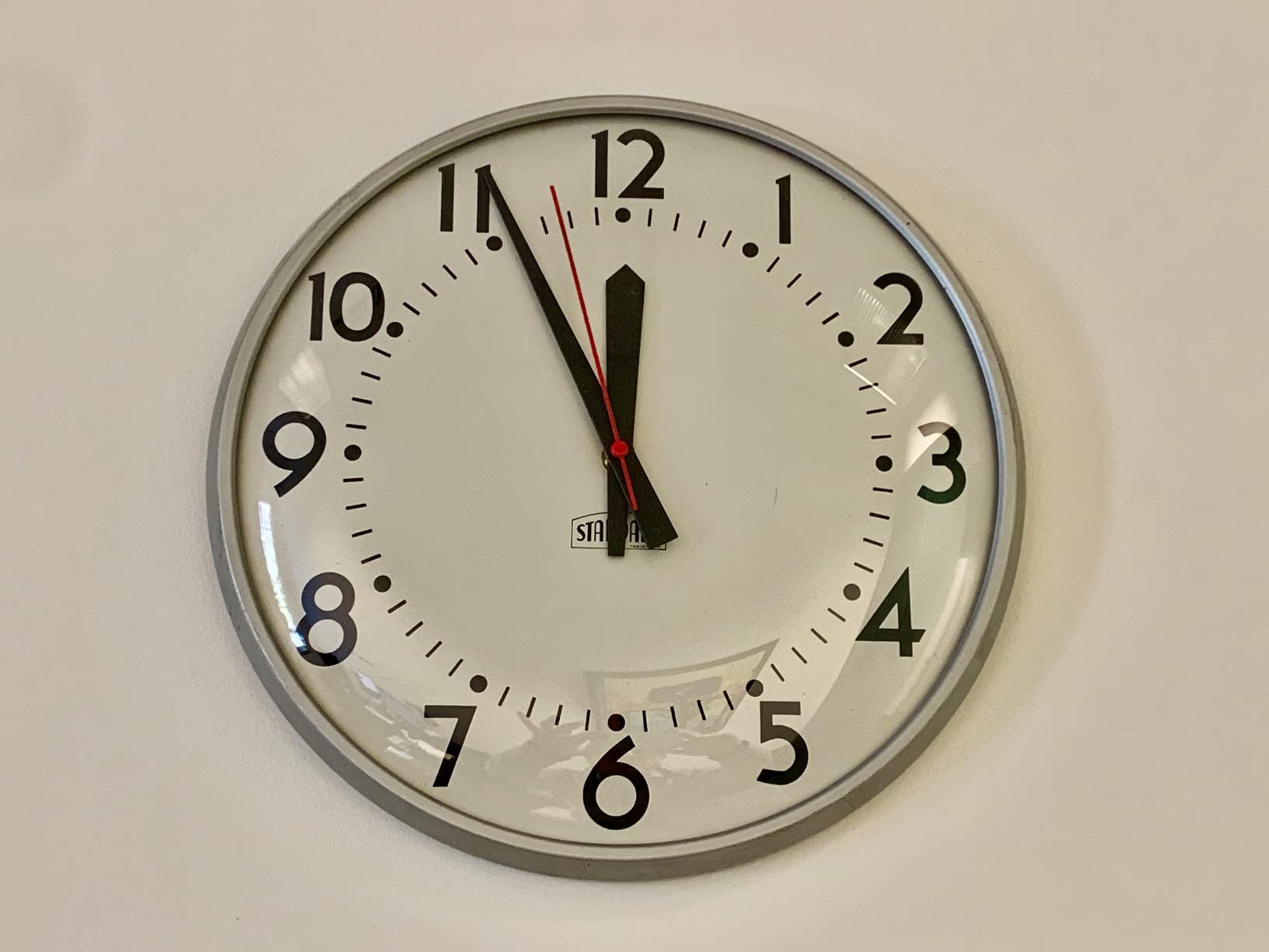 Non-Ticking Hands Quartz DIY Wall Clock Movement Mechanism DIY Repair Parts Replacement with 3 Different Pairs of Hands (1/4 Inch Shaft Length) customer photo 2