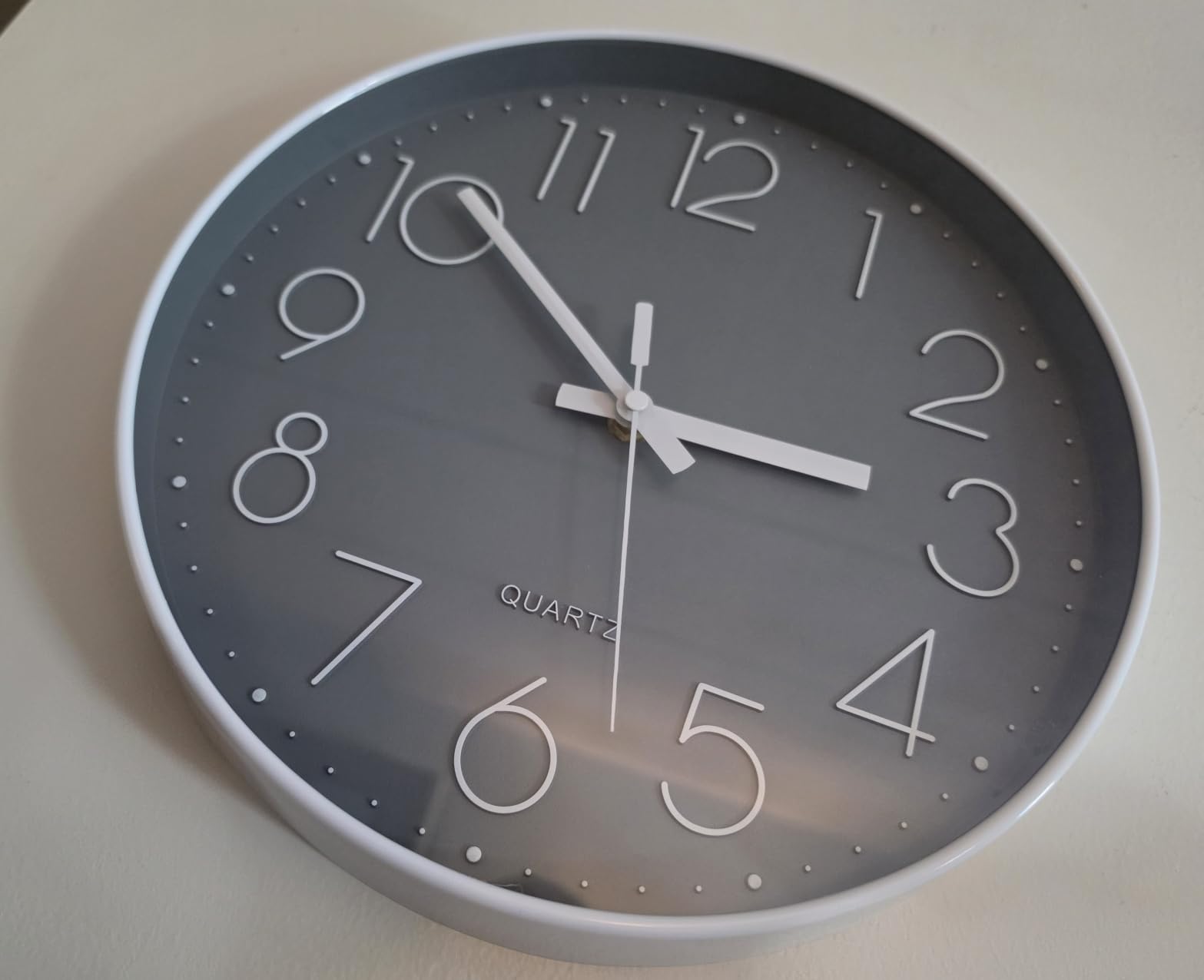 Wall Clock 12 Inch Non-Ticking Silent Battery Operated Round Wall Clock Modern Elegant Simple Style Clock for Home Office Kitchen Bedroom Living Room customer photo 2