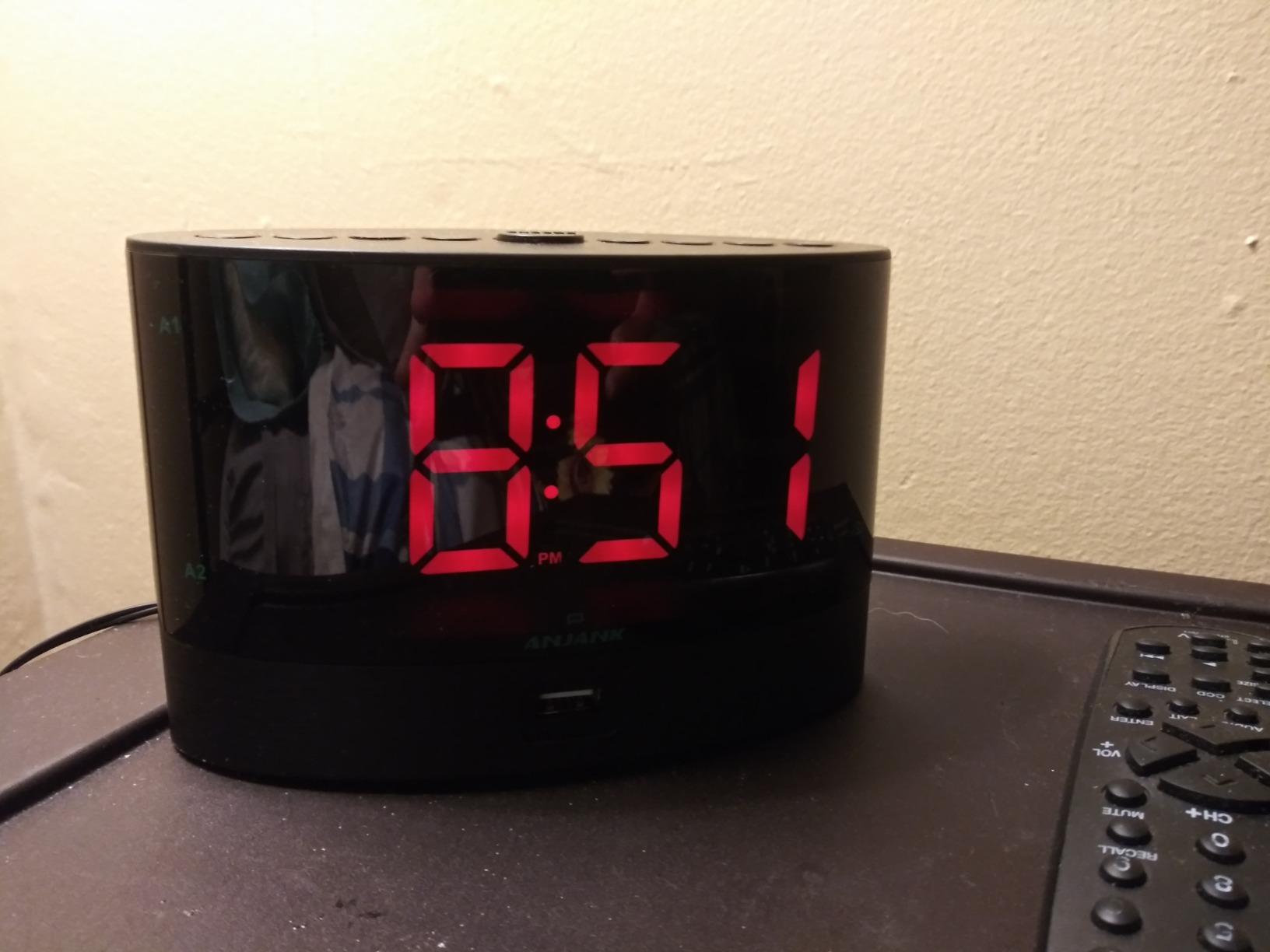 ANJANK Extra Loud Alarm Clock for Heavy Sleepers, Wireless Bed Shaker, Vibrating Dual Alarm, Deaf and Hearing-impaired, Adjustable Volume/Dimmer/Wake up Mode, USB Charger Port customer photo 2