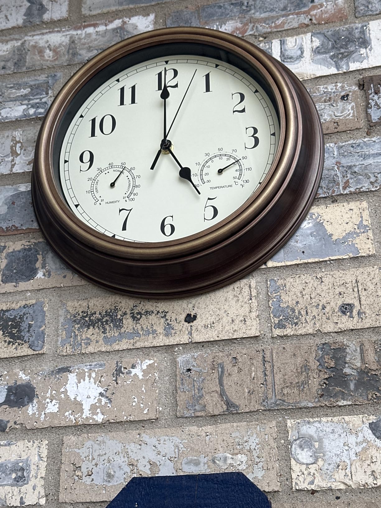 Rsobl 12 Inch Indoor Outdoor Wall Clock Waterproof with Temperature and Humidity Combo, Battery Operated Non Ticking Silent Clock Wall Decorative customer photo 1