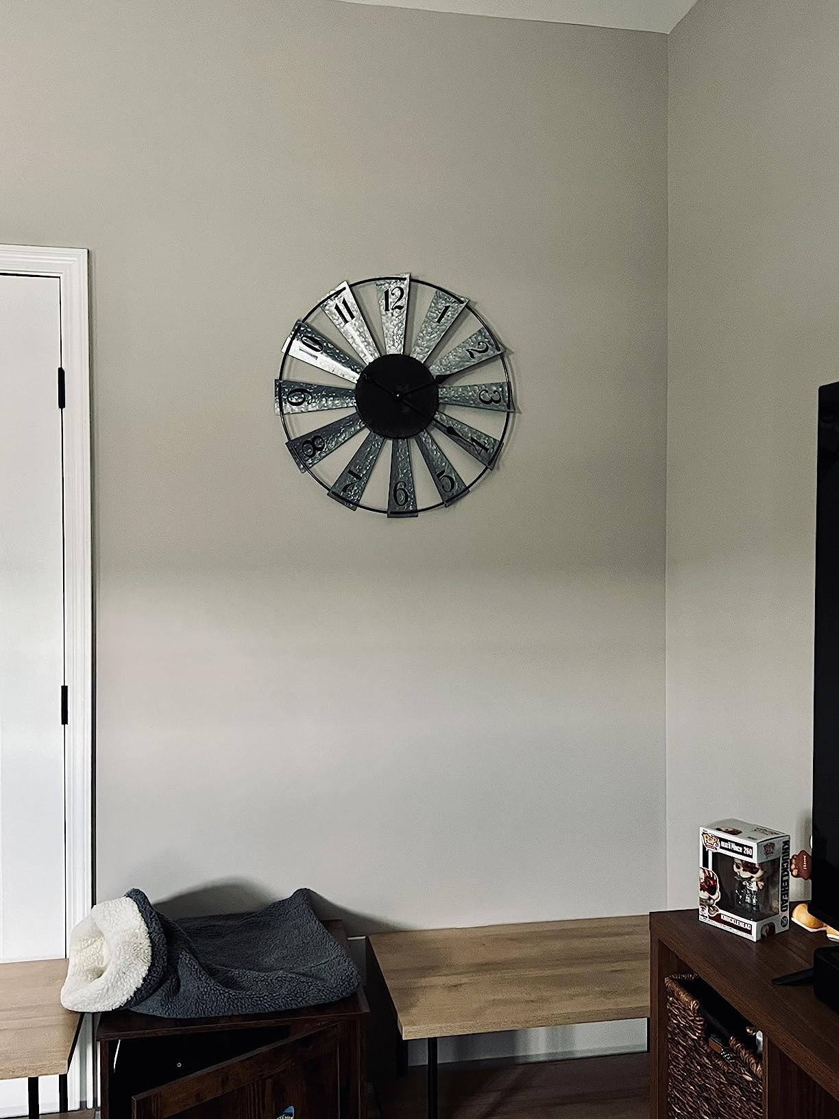 Evursua 24 Inch Modern Farmhouse Clock Large Metal Windmill Clock for Walls Indoor Outdoor Home,Galvanized Metal Decor Wall Clock Distressed customer photo 2