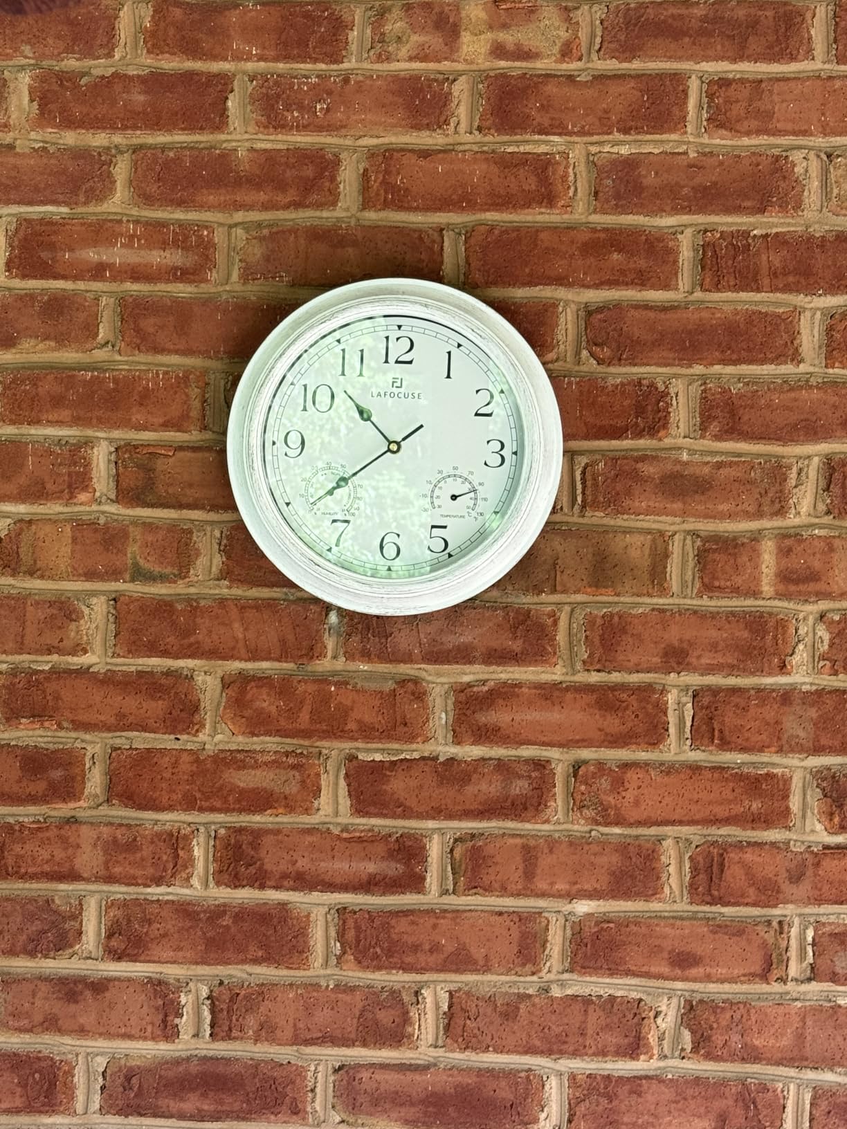 Lafocuse 12 Inch Brown Outdoor Wall Clocks with Temperature and Humidity | Waterproof Outdoor Clocks with Thermometer and Hygrometer Combo for Patio Porch Pool Outside Indoor Garage Bathroom Kitchen customer photo 1