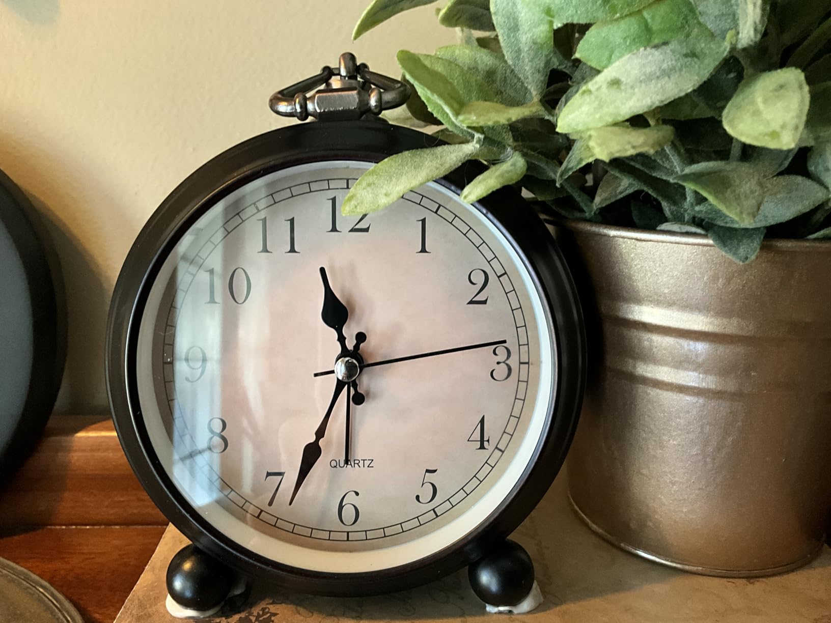 TooTa Vintage Retro Analog Alarm Clock, 4.5 inch Super Silent Non Ticking Small Clock with Night Light, Battery Operated, Simply Design, for Living Room, Bedroom, Bedside, Desk, Gift Clock customer photo 2