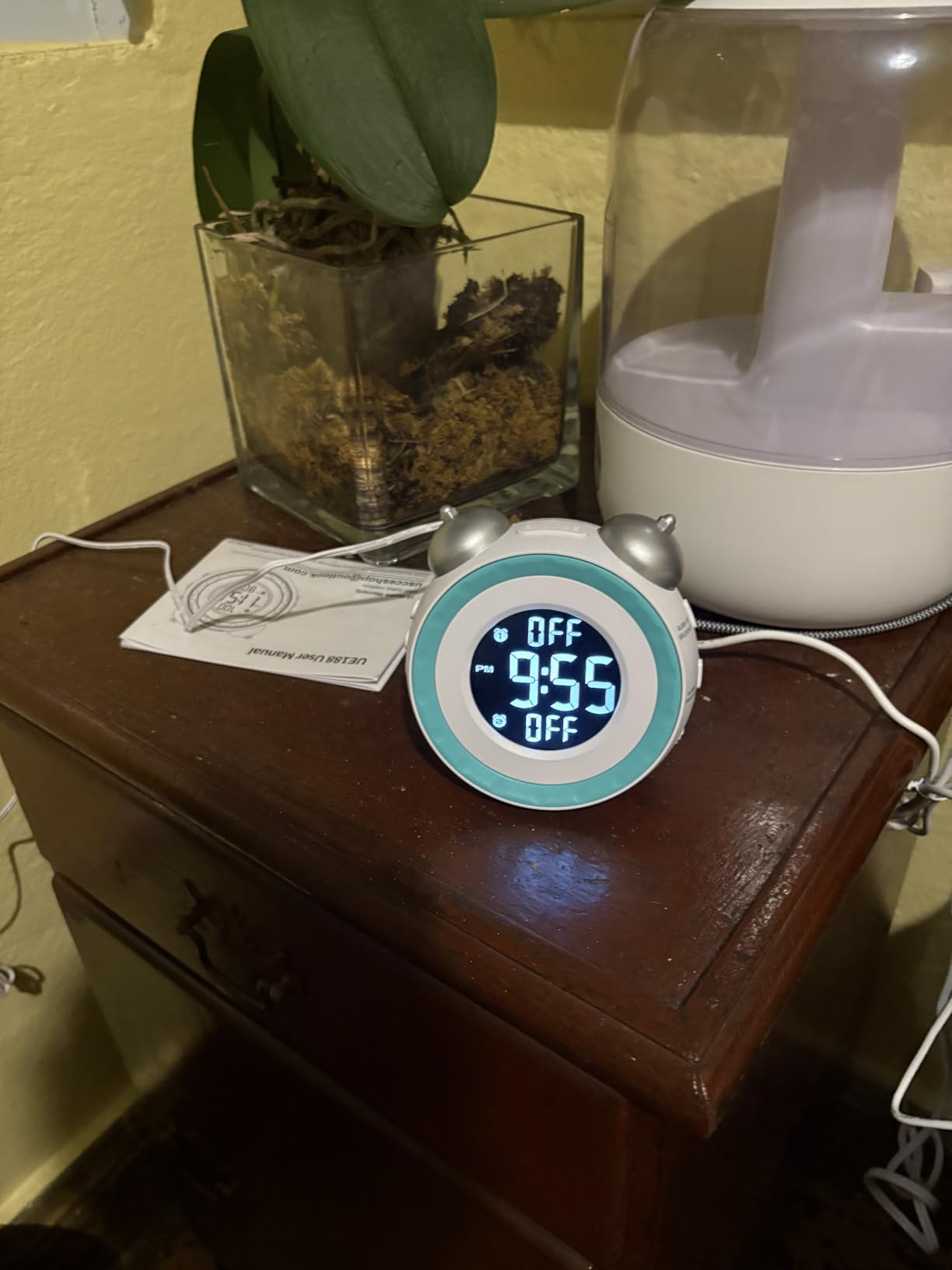 uscce Loud Dual Alarm Clock with Powerful Adjustable Bed Shaker | Vibrating Alarm Clock for Heavy Sleepers or Hearing Impaired - Easy to Set Alarm Clock with 0-100% Dimmer & Battery Backup customer photo 2