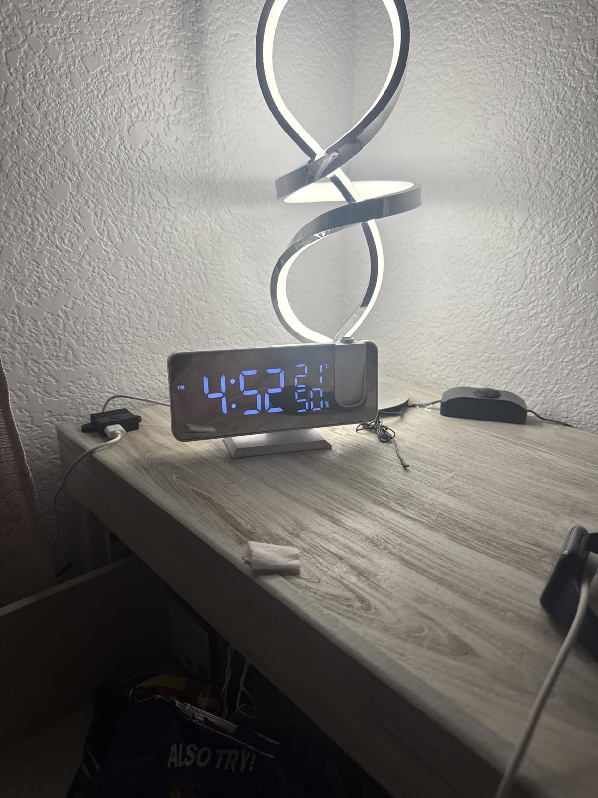 Projection Alarm Clock Radio 180 Rotatable Ceiling Projector with USB Charging for Bedroom (Black) customer photo 1