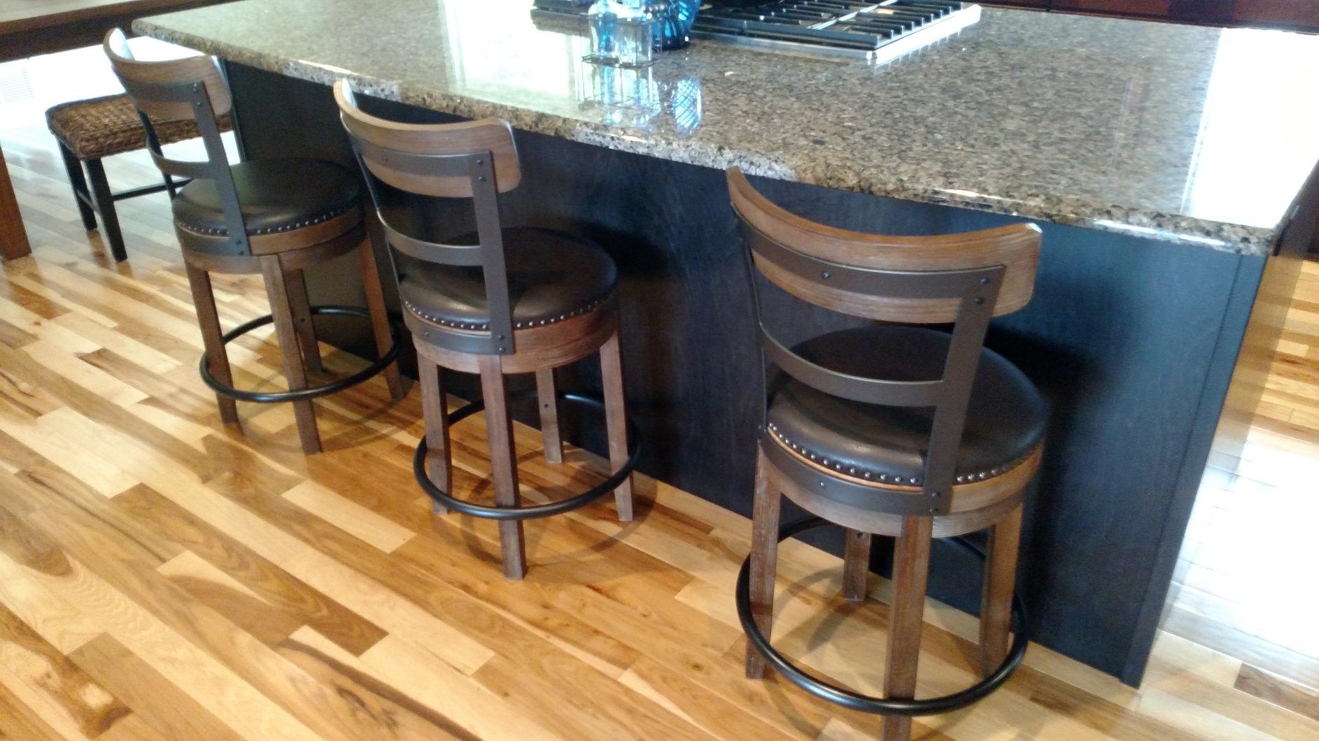 Signature Design by Ashley 1-Piece Swivel Counter Height Bar Stool, Gray customer photo 2