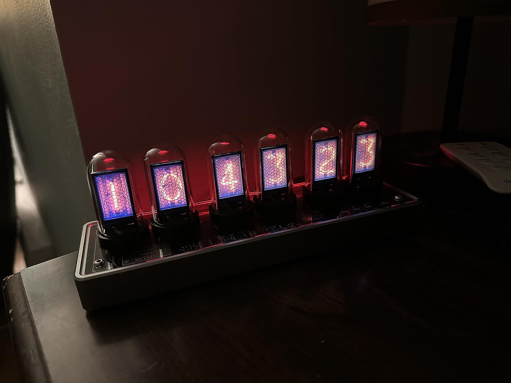 Simulated Nixie Tube Clock with 6 IPS LCD Digits, Wi-Fi Sync, RGB Light, Custom Photo Display, Aluminum Base - Retro Cyberpunk Desk Clock & Gift customer photo 2