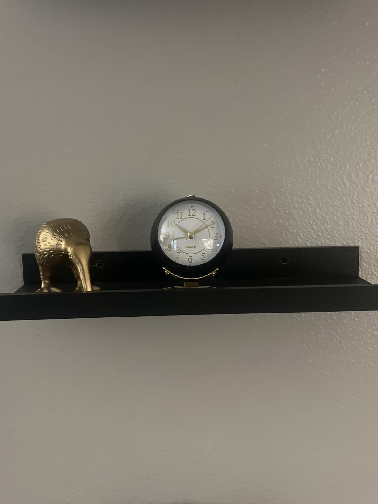 rjuwurv Metal Desk Clock, Retro Bedroom Table Vintage Analog Alarm Clock, Silent Non-Ticking Gold Clock, Bedside Décor(Olive-Green) customer photo 1