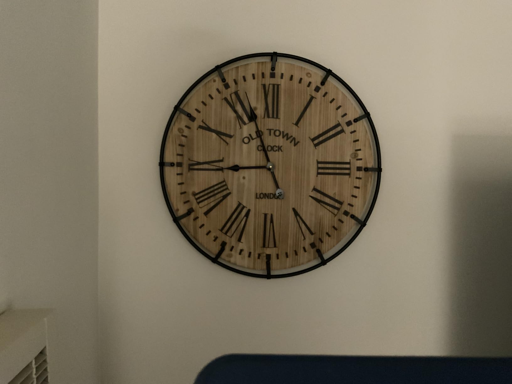 EMAX HOME 24 Inch Large Farmhouse Wall Clock, Rustic Antique Wood with Metal Circle and Large Engraved Numerals, Silent Battery Operated Wall Clock for Office Kitchen Bedroom Living Room customer photo 1