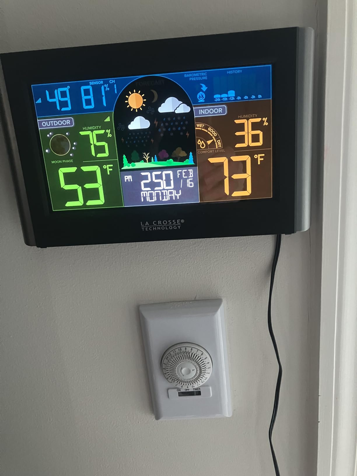 La Crosse Technology S77925-INT Wireless Color Weather Station customer photo 1
