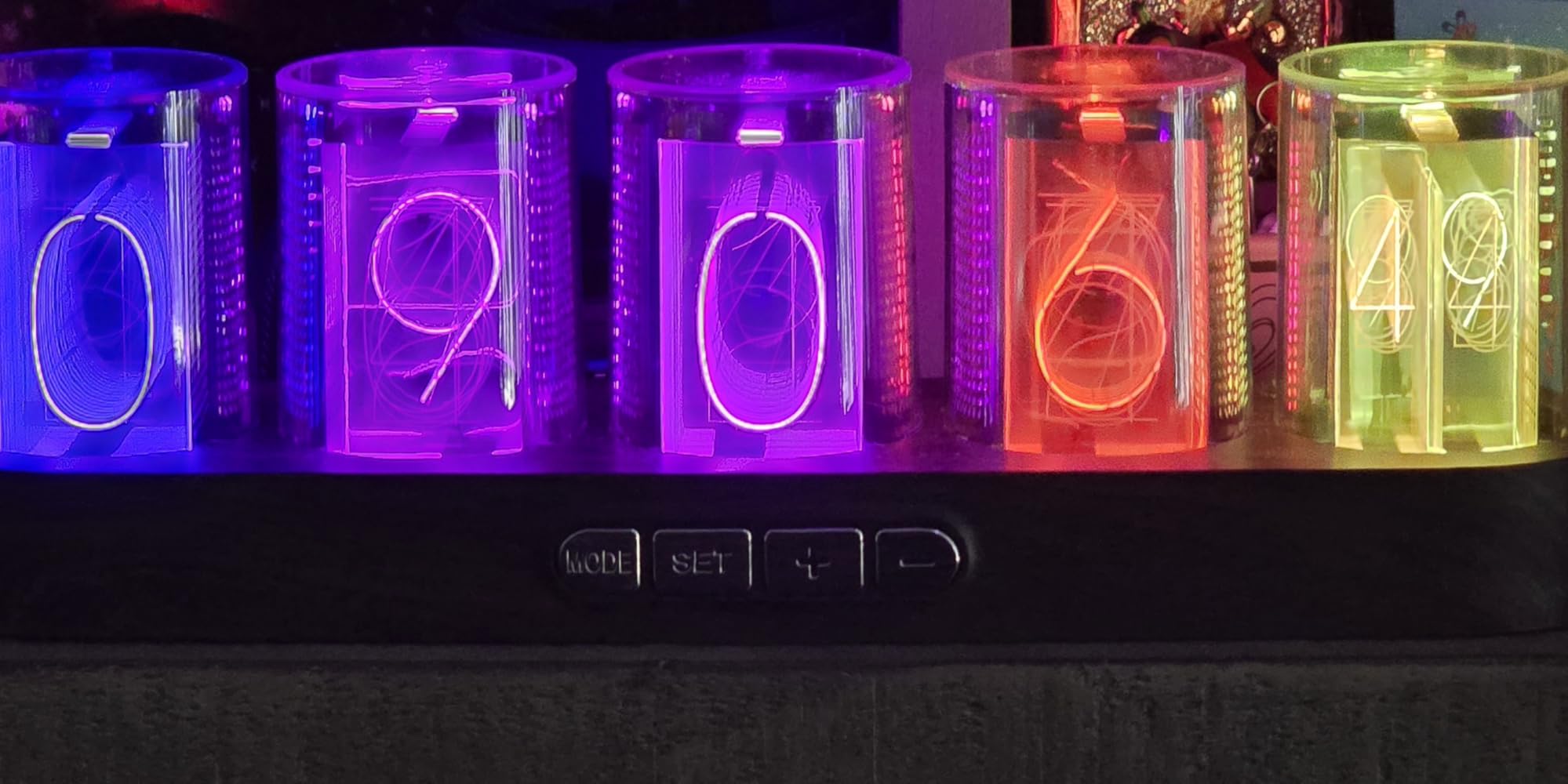 Adventurers Simulation Nixie Tube Clock, RGB Desk Clock, LED Tube Desk Clock with Imitation Wood Base & 24 Hour Clock, Suitable for Decorating Under Computer Monitor & on Bedside Table in Bedroom customer photo 1