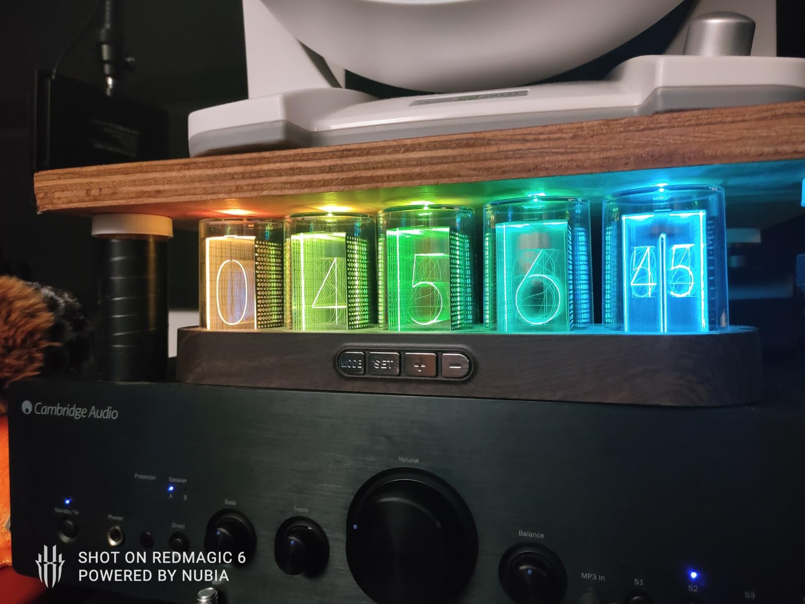 Imitation Nixie Tube Clock RGB Creative Clock with 16 Million Colors and Customizable Modes, 12/24H, Retro Gift, Office Decor, Cool Desktop Clocks customer photo 1