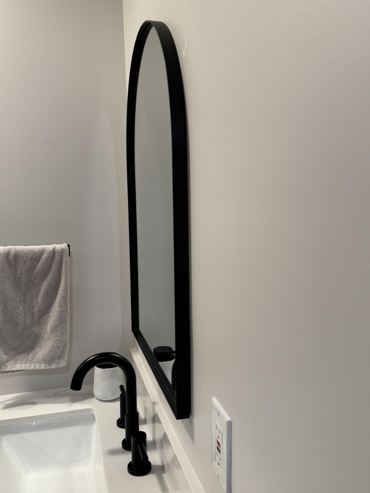 Brightify Arched Mirror, Arched Wall Mirror, 24 x 36 Inch Black Arch Mirror, Metal Frame Black Bathroom Mirror, Arched Top Bathroom Vanity Mirror for Living Room Bedroom Mantel Entryway Hallways customer photo 2