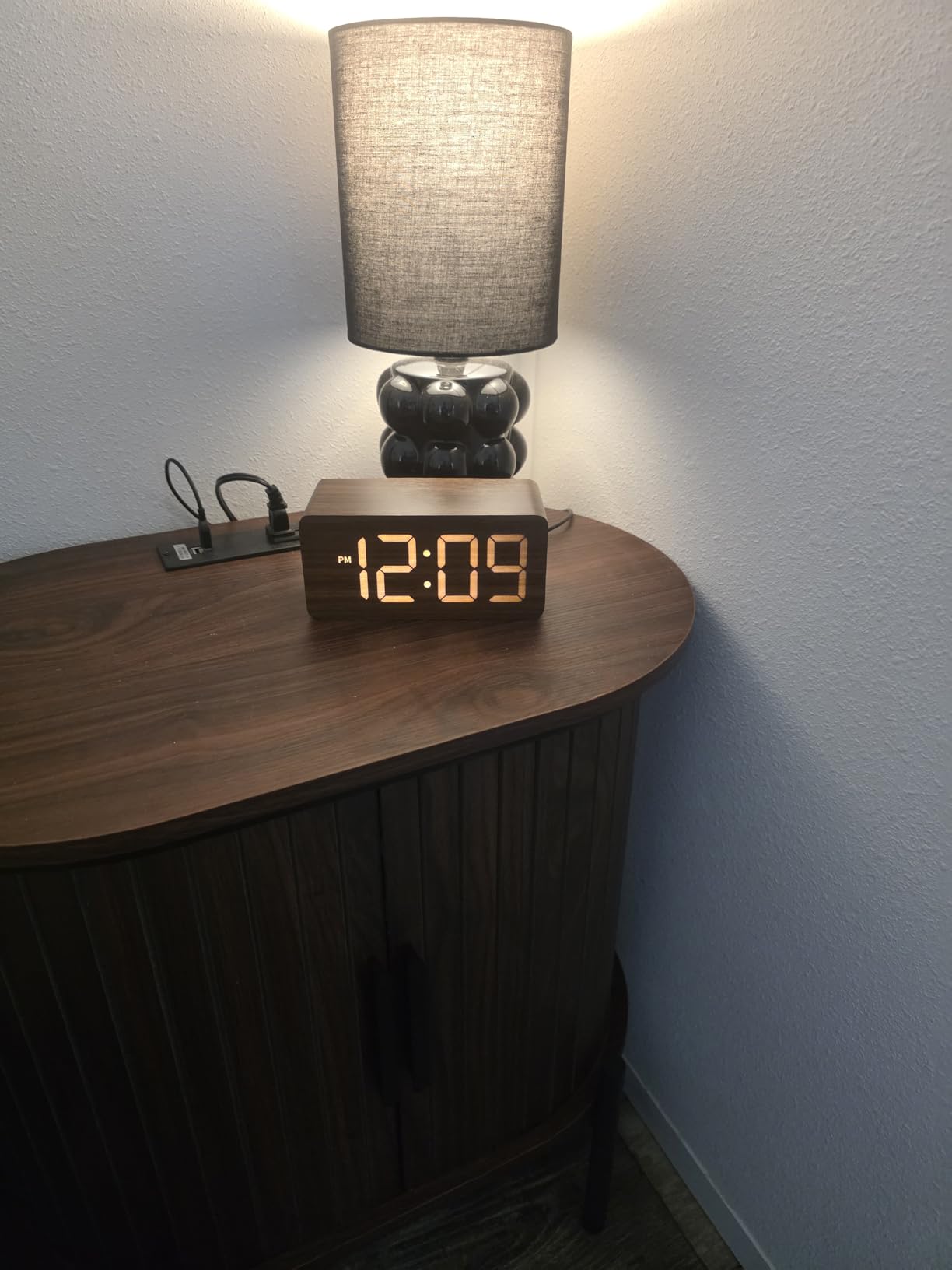 URAYCO Wooden Digital Alarm Clock, 10W Fast Wireless Charger Station & 2 USB Charging Ports, with 0~99% Dimmer, Dual Alarm, Weekday/Weekend Mode, Wood LED Clock for Bedroom, Desk, Office customer photo 1