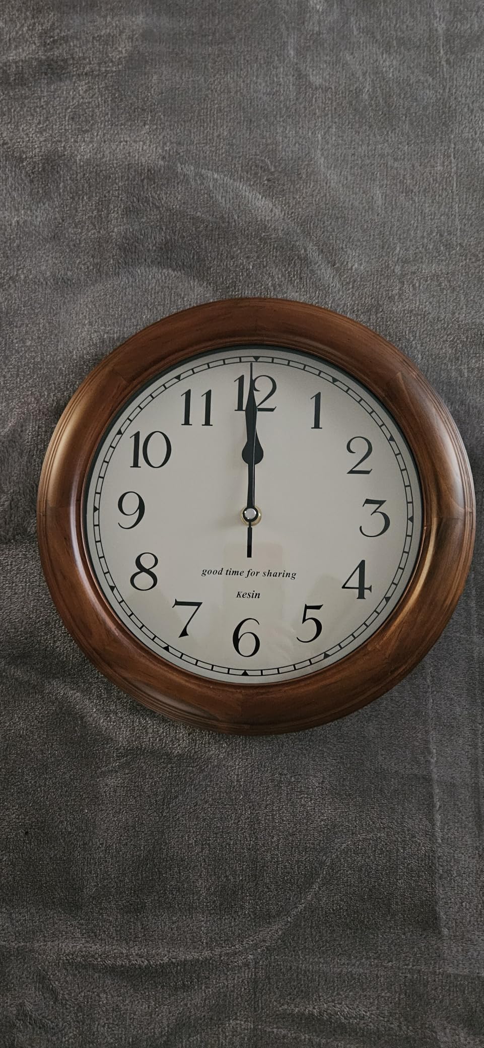 Kesin Wooden wall Clock with Retro Design, 11 Inches Round Wall Clocks | Battery Operated Silent Non-Ticking, Big Arabic Numerals, for Kitchen Living Room Classroom Gym and Pool, Brown customer photo 2