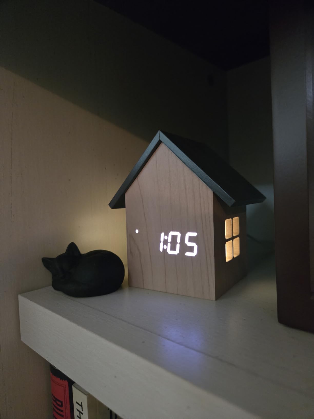 Driini Digital House-Shaped Alarm Clock with Temperature Display (Light Wood) - Modern Aesthetic - Cute Cube Frame and White LED Dimmer - Perfect Small Desk Clock for Bedside Table or Bedroom Mantle customer photo 1