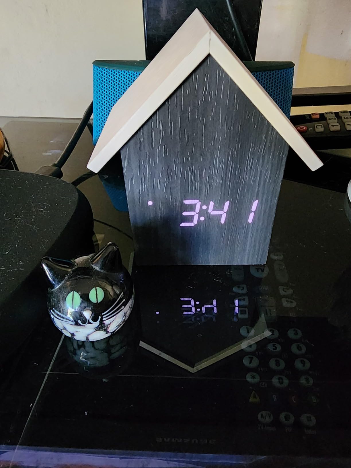 Driini Digital House-Shaped Alarm Clock with Temperature Display (Light Wood) - Modern Aesthetic - Cute Cube Frame and White LED Dimmer - Perfect Small Desk Clock for Bedside Table or Bedroom Mantle customer photo 2