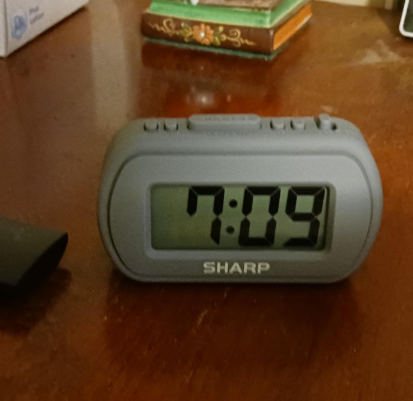 Sharp Battery Alarm Clock with Soft-Touch Case and Blue Backlight, Mint, Soft-touch rubberized case, Battery operated, Blue backlight on demand, Ascending alarm, Snooze, Easy to use customer photo 1