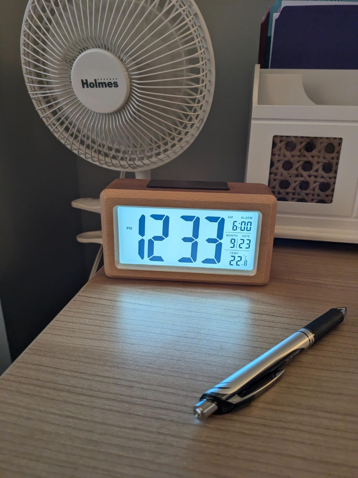 everwood Wooden Digital Battery Operated Alarm Clocks for Bedrooms, Beside, Table, Desk customer photo 1