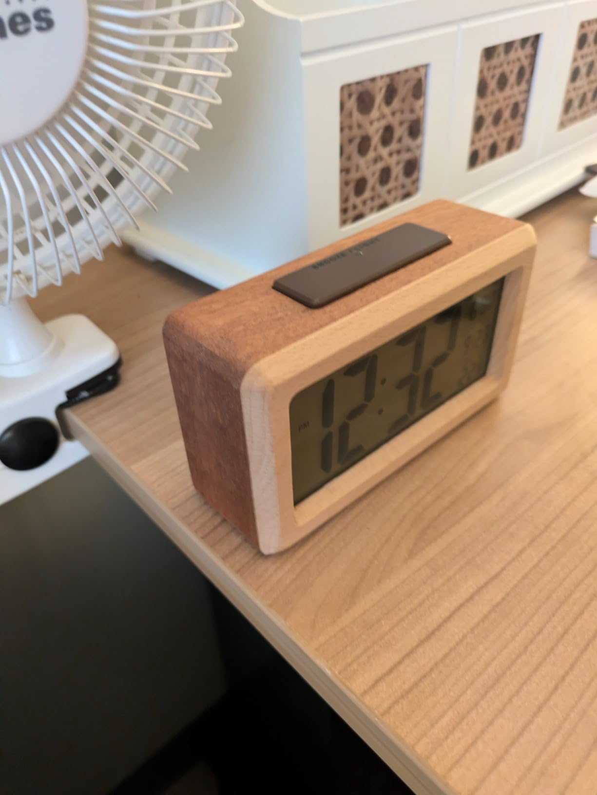 everwood Wooden Digital Battery Operated Alarm Clocks for Bedrooms, Beside, Table, Desk customer photo 2