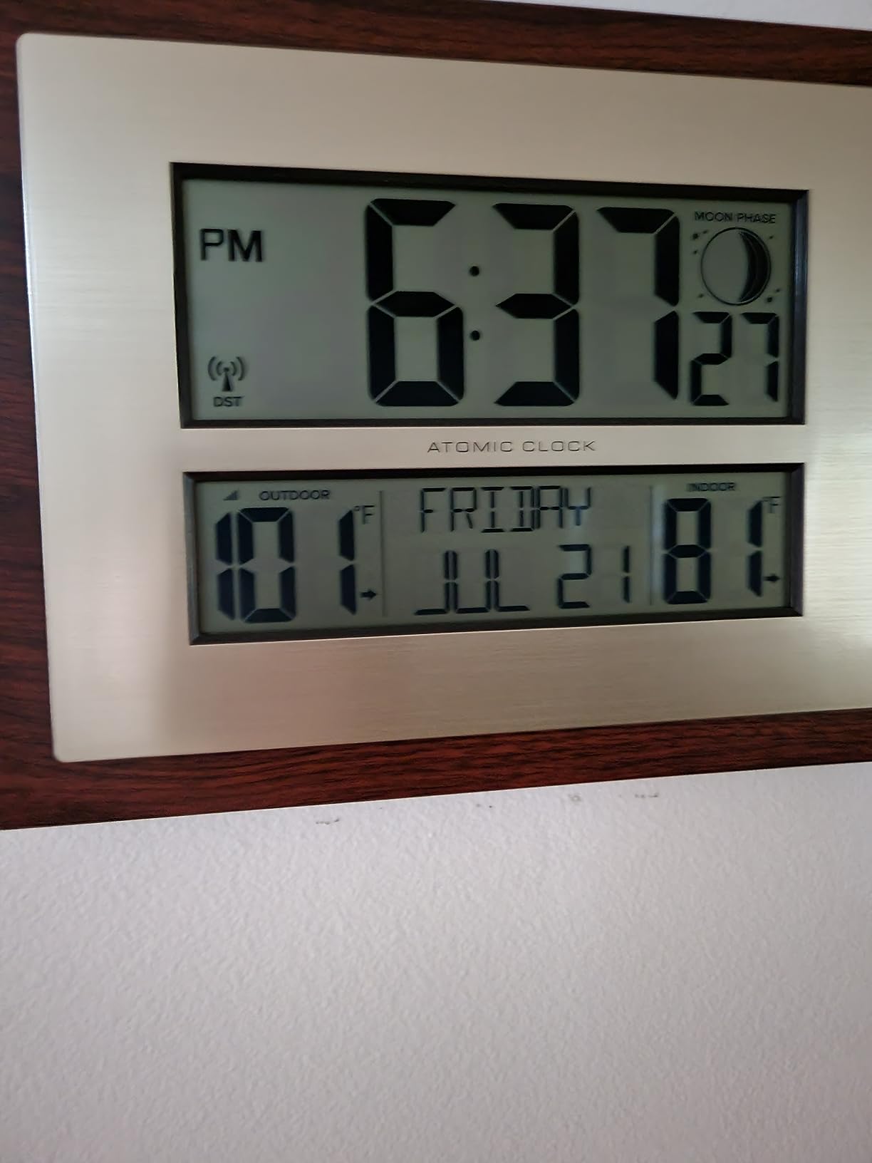 La Crosse Technology Atomic Digital Wall/Table Clock, 11