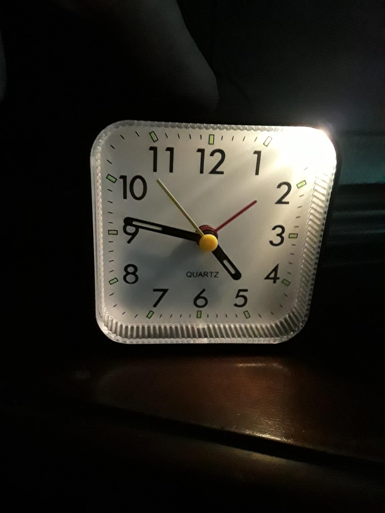 Lamisola Small Analog Travel Alarm Clock, Battery Operated Desk Table Shelf Clock for Kids, Quieter Bedside Alarm Clocks for Bedrooms Bathroom Living Room Kitchen, Black customer photo 1