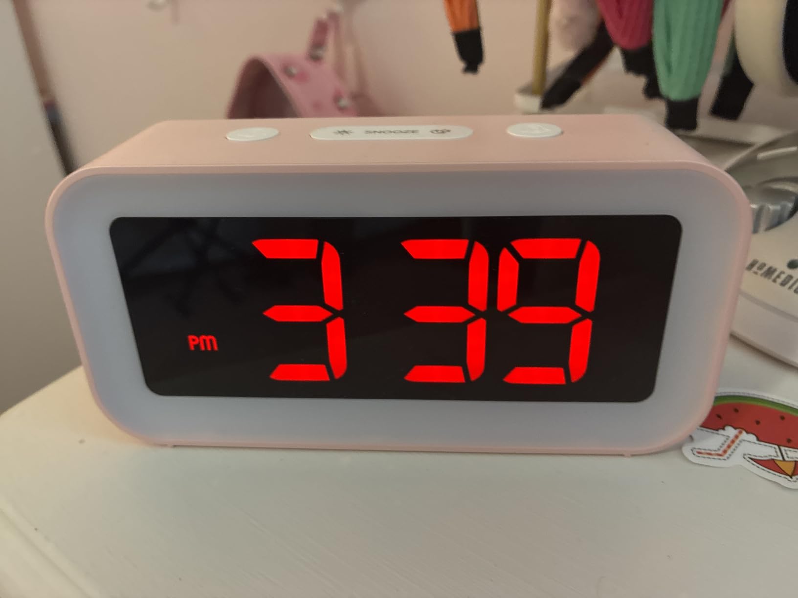 Peakeep Battery Operated Digital Alarm Clock for Bedrooms Big Numbers | Cordless Large Display Auto Dimming for Seniors, Adjustable Volume Loud Alarm Clock for Heavy Sleepers Adults customer photo 2
