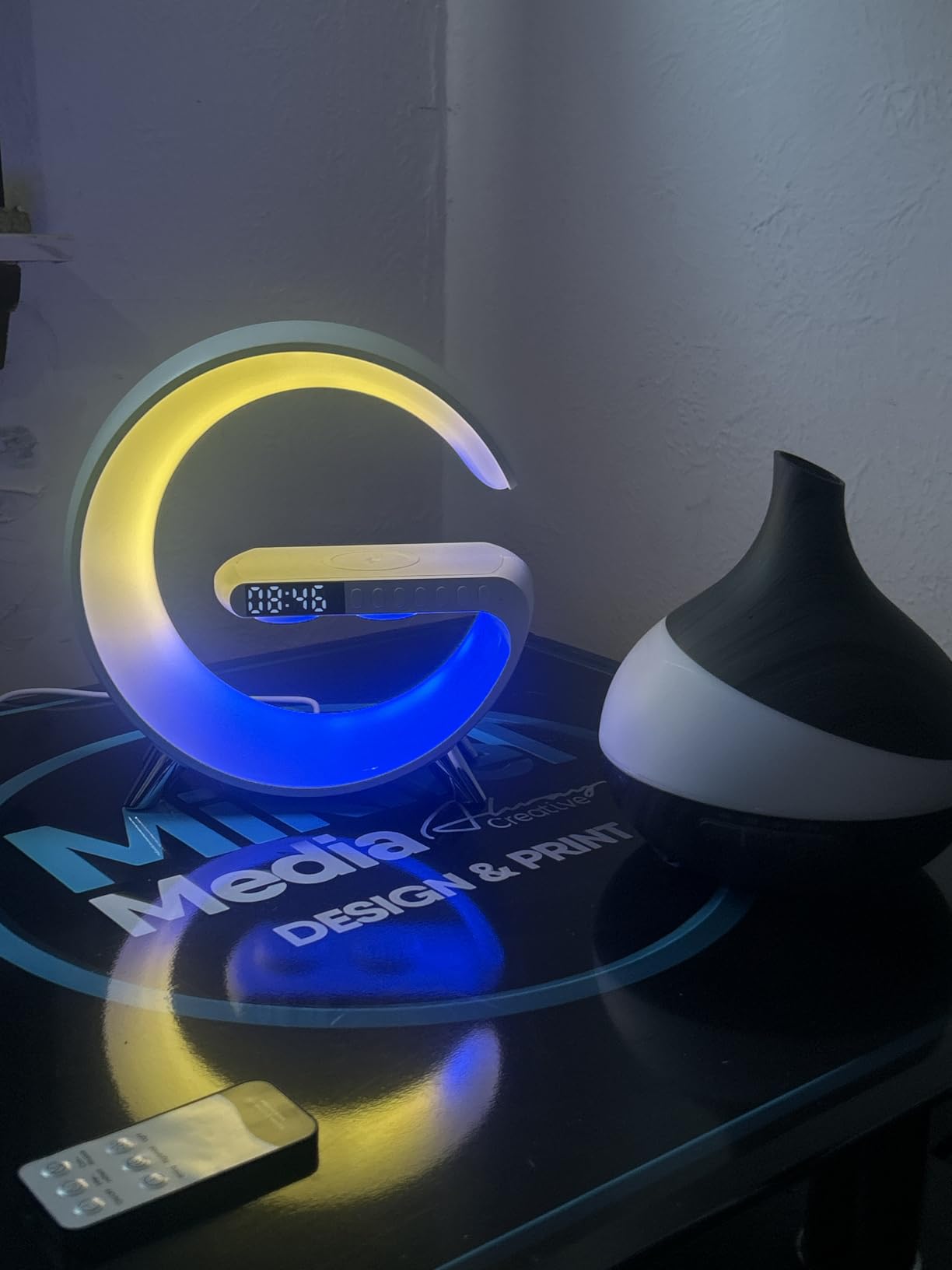 LeeNabao 5-in-1 Smart Bedside Lamp with Bluetooth Speaker & APP Control, Wireless Charging Station, Sunrise Alarm Clock, RGB Mood Light customer photo 1