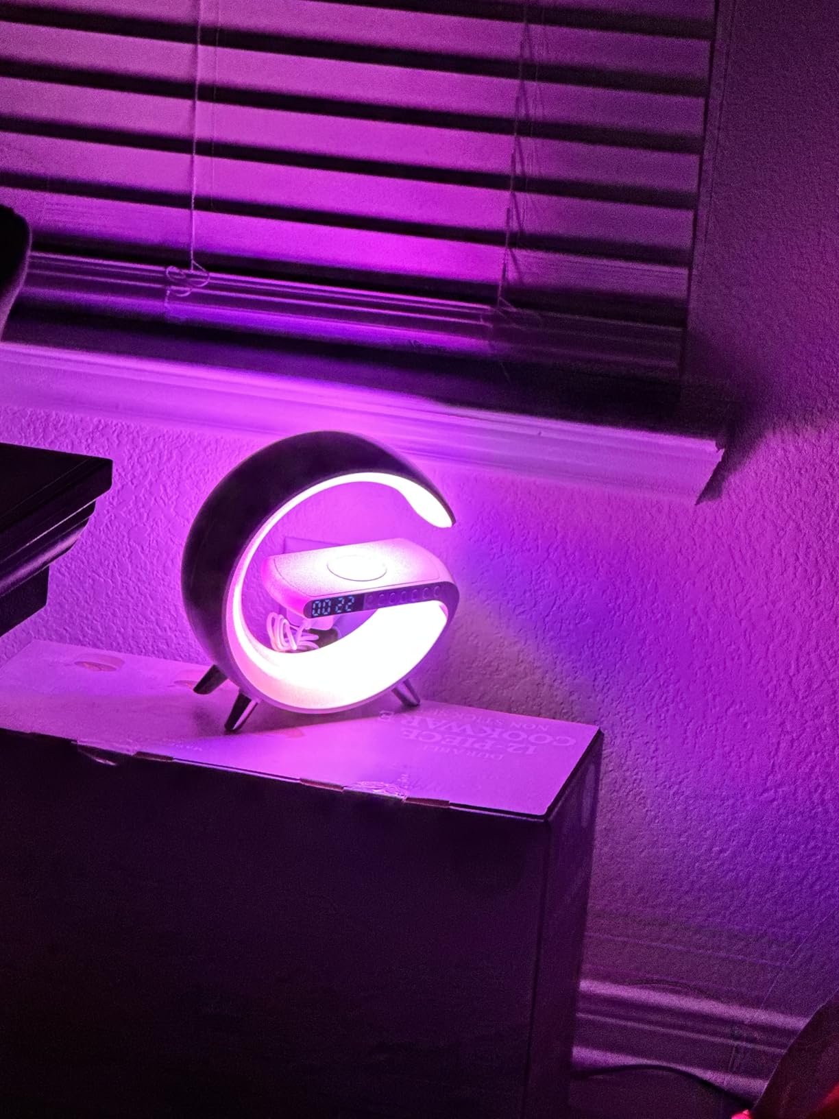 LeeNabao 5-in-1 Smart Bedside Lamp with Bluetooth Speaker & APP Control, Wireless Charging Station, Sunrise Alarm Clock, RGB Mood Light customer photo 2