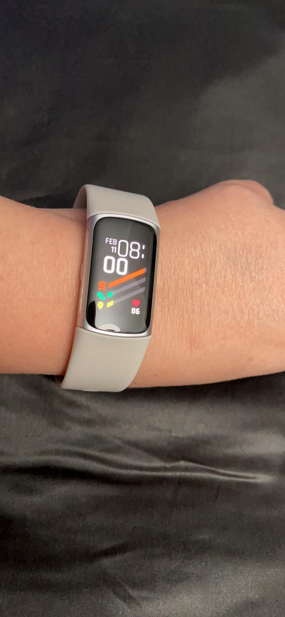 Google Fitbit Charge 6 - Fitness Tracker - Porcelain/Silver | Google apps, heart rate on exercise equipment, 3-month Google Health Premium membership included customer photo 1