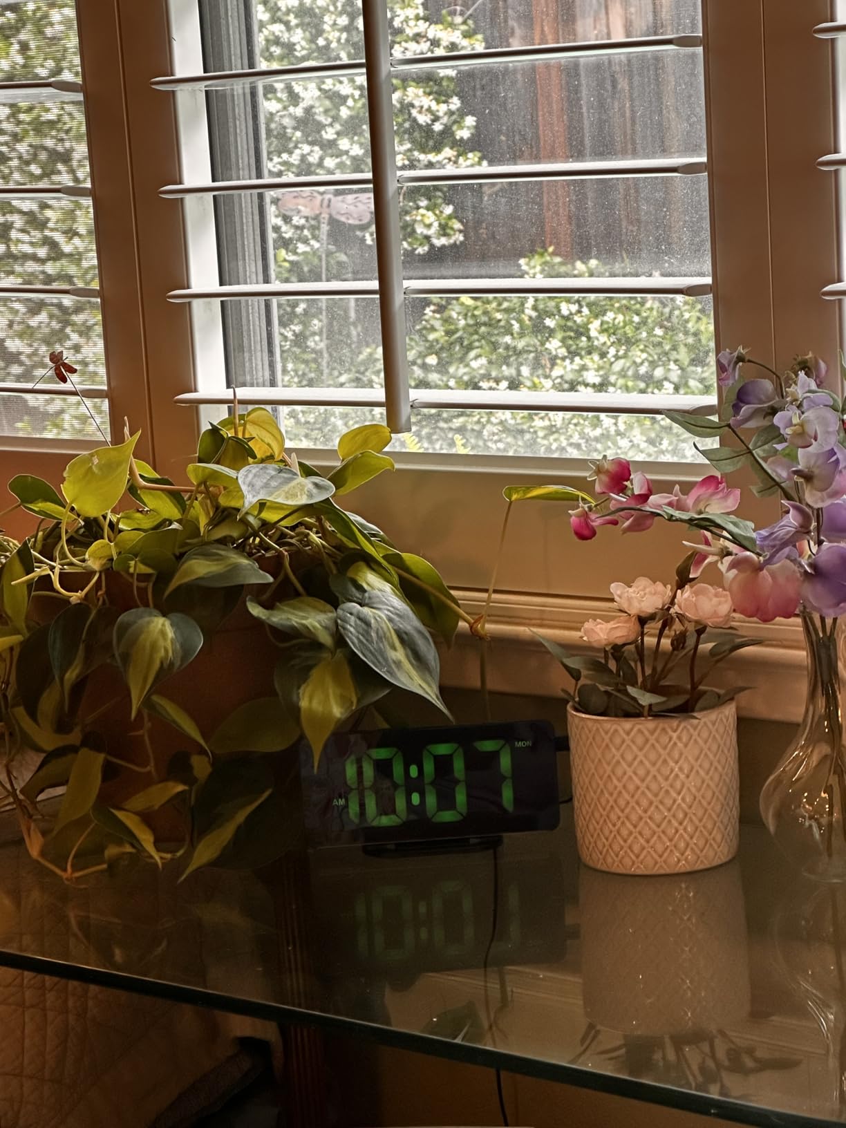 Digital Alarm Clock, Large LED Digital Clock for Bedrooms with 10 Color Changing Night Light, Adjustable Brightness, USB Charging Port, Bedside and Desk Clock for Living Room Office Decor (Black) customer photo 1