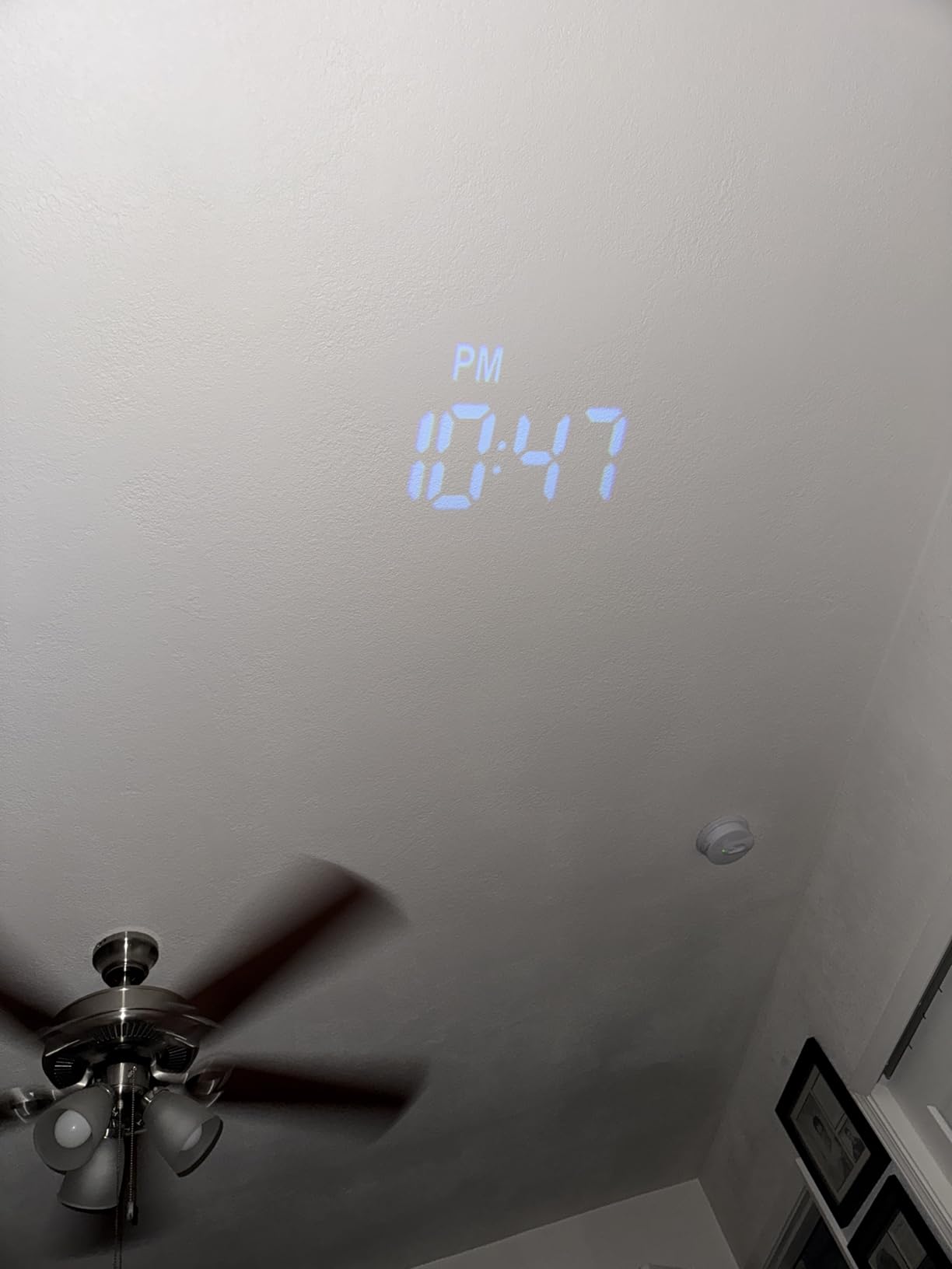 Mesqool Projection Alarm Clock Ceiling Display, with Temperature, Humidity | Dual Alarms, 5-Level Dimmer, Date, Night Light, Weekday/Weekend Mode, 12/24H, DST, , Snooze, 180° Rotatable, for Bedroom customer photo 2