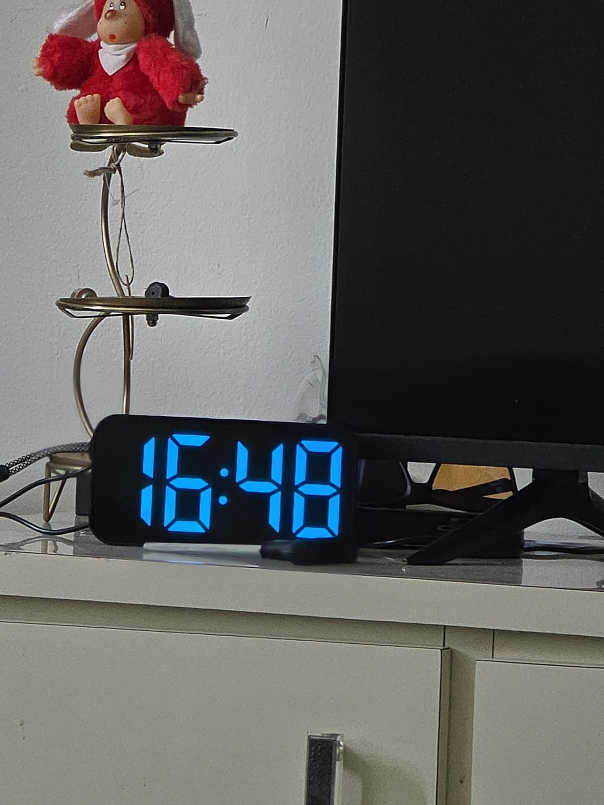 Topski Loud Alarm Clocks for Bedrooms Heavy Sleepers, Plug-in Digital Bedside Clock with RGB Night Light, Large Display, Dual Alarm, Snooze, Dimmable, 3 Volumes customer photo 1